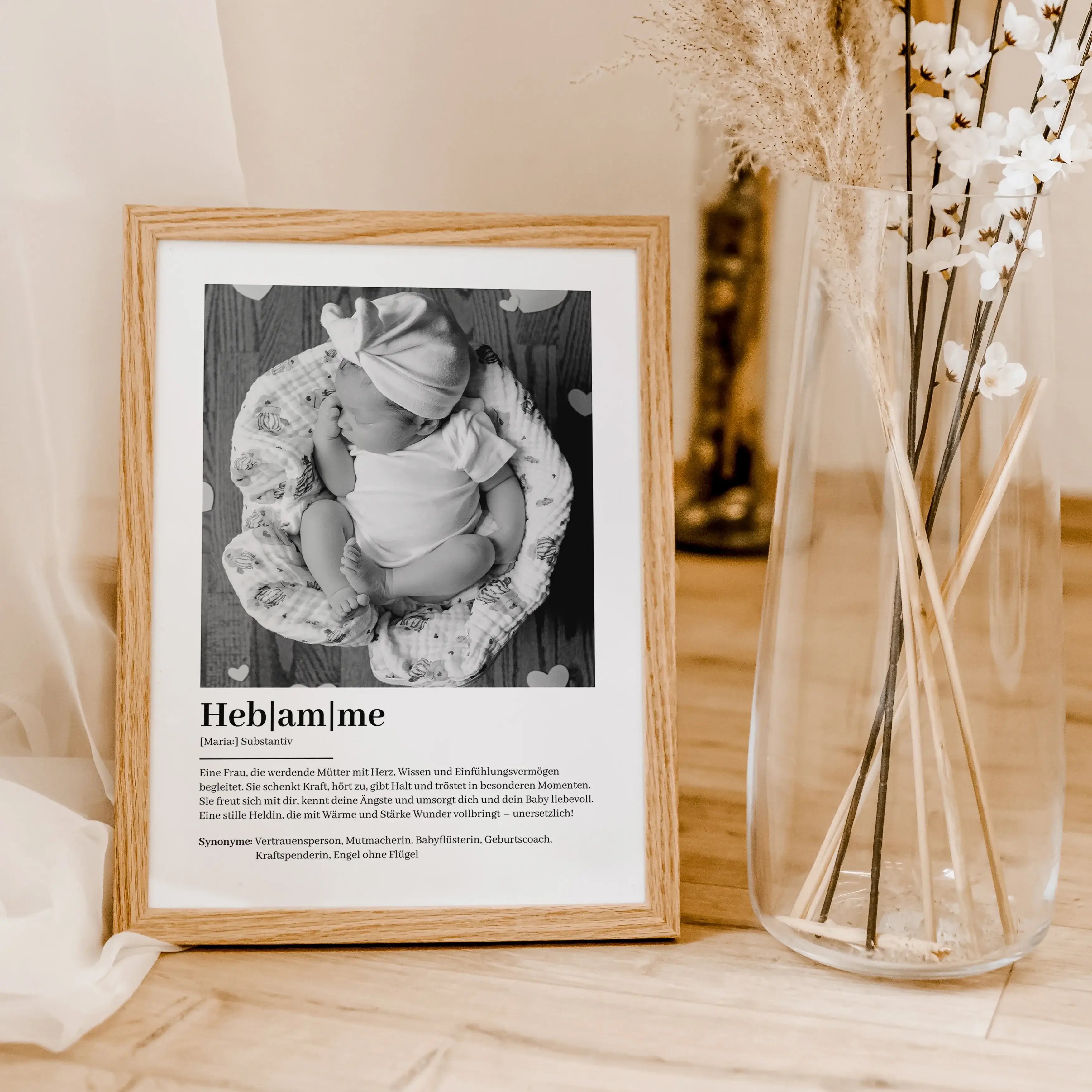 Hebamme Definition Poster mit Foto - Personalisiertes Poster - famprints - Suchst du ein besonderes Geschenk, um deiner Hebamme Danke zu sagen? Unser Hebamme Definition Poster mit Foto ist genau das Richtige! Dieses liebevoll gestaltete Poster zeigt auf e