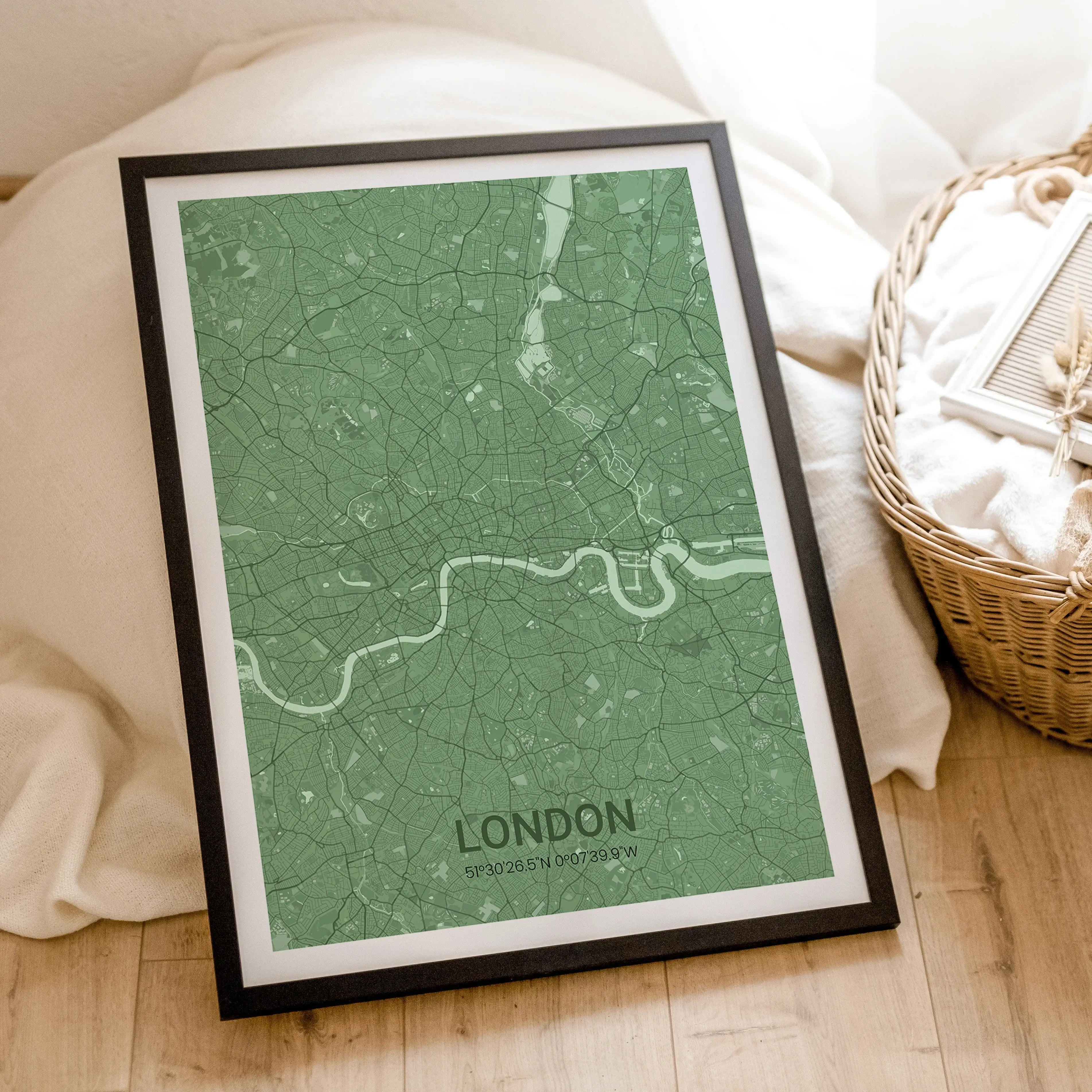 Stadtkarte Poster Halo - Personalisiertes Poster - famprints - Entdecke das Stadtkarte Poster Halo – dein persönliches Kunstwerk mit der Stadtkarte deines Lieblingsortes! Dieses einzigartige Poster kannst du individuell gestalten und so deine besondere Ve