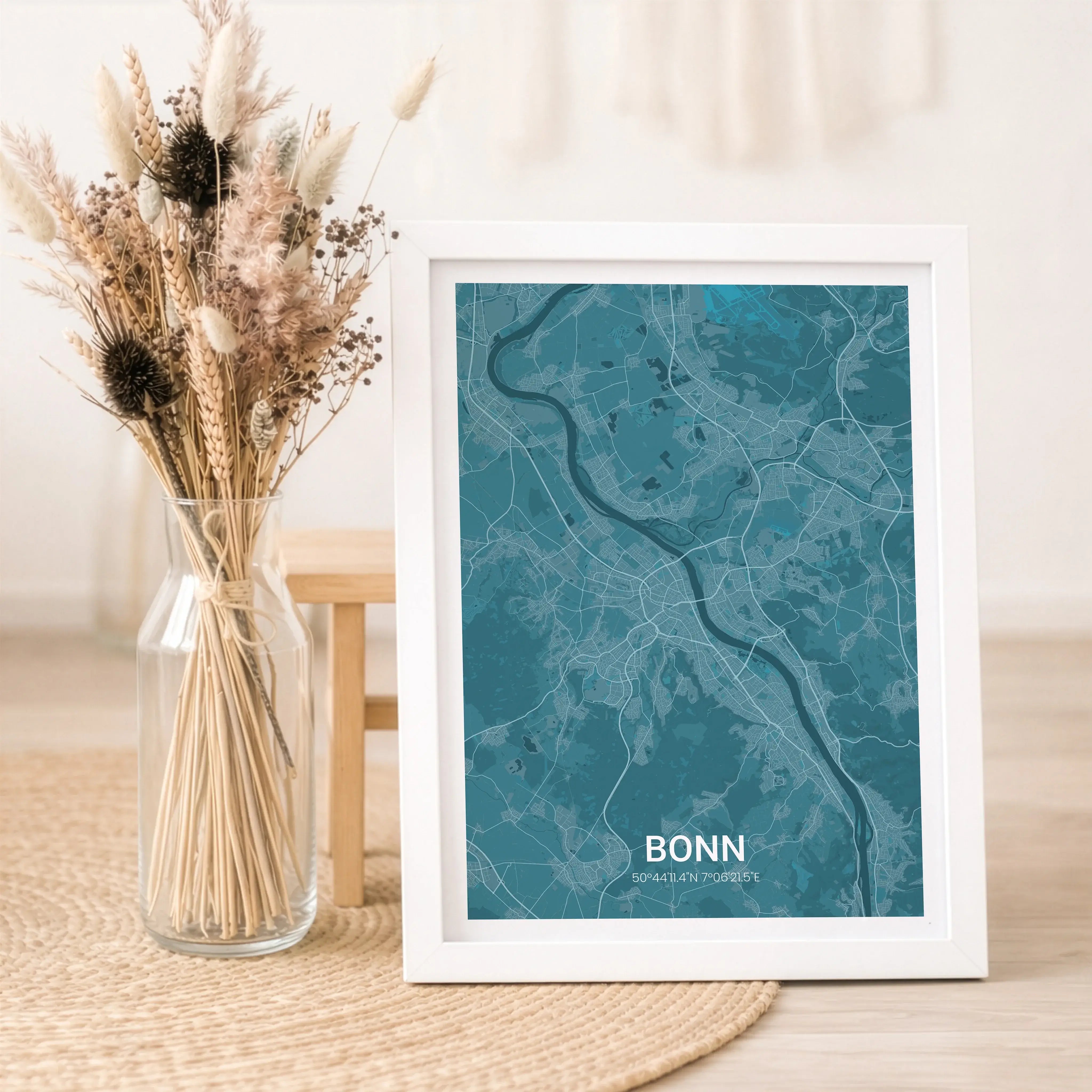 Stadtkarte Poster-Personalisiertes Poster-famprints-Das Stadtkarte Poster von famprints verwandelt deinen Lieblingsort in ein persönliches Wandbild mit klarer Bedeutung. Die reduzierte Stadtkarte zeigt Straßen, Flächen und Strukturen deiner Wunschstadt in