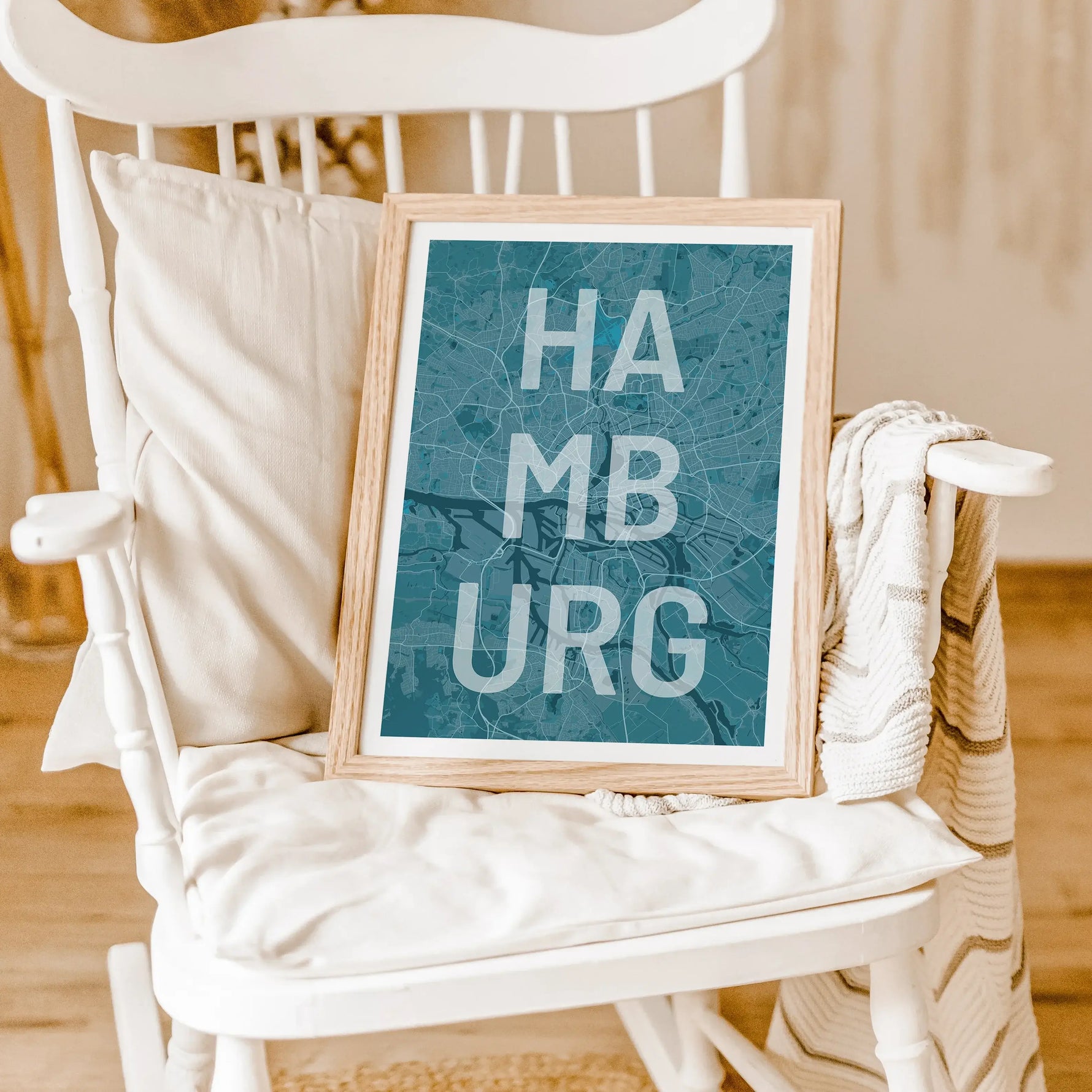 Stadtkarte Poster Overlay - Personalisiertes Poster - famprints - Entdecke dein persönliches Stadtkarte Poster Overlay – das perfekte Geschenk für alle, die ihre Lieblingsstadt stilvoll in Szene setzen möchten! Gestalte dein individuelles Stadtkarte Poste