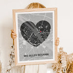 Stadtkarte Poster Herz Halo - Personalisiertes Poster - famprints - Entdecke das Stadtkarte Poster Herz Halo – dein persönliches Kunstwerk, das eure schönsten Erinnerungen verewigt. Gestalte das Poster mit der Stadtkarte deines Lieblingsortes oder des Ort