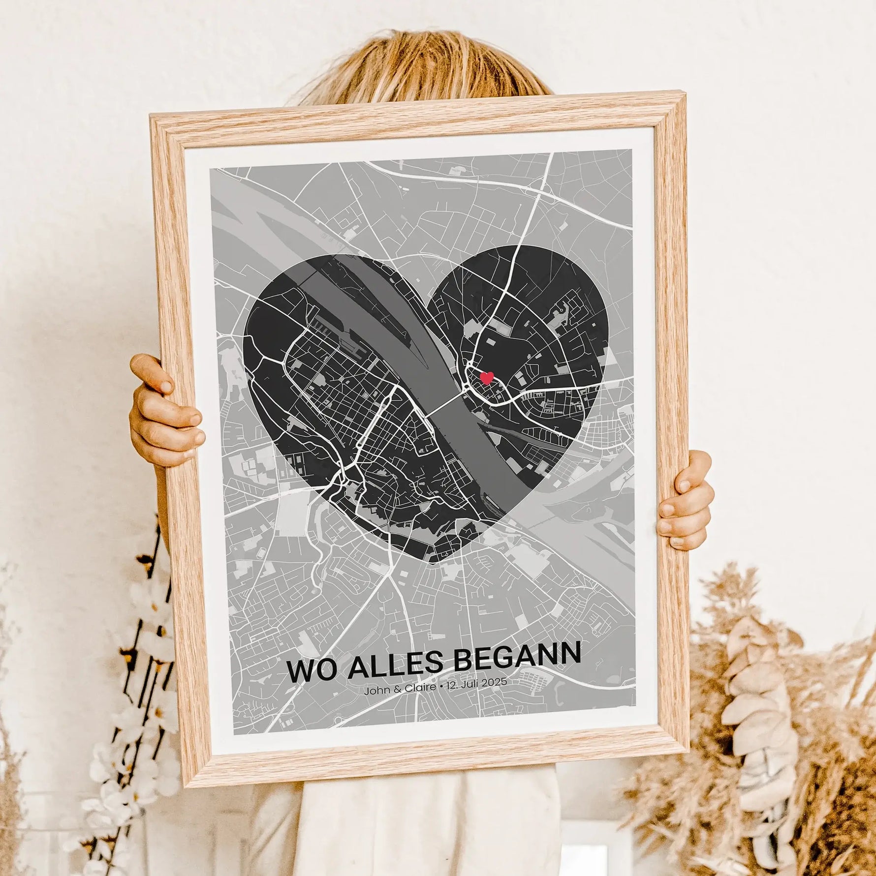 Stadtkarte Poster Herz Halo - Personalisiertes Poster - famprints - Entdecke das Stadtkarte Poster Herz Halo – dein persönliches Kunstwerk, das eure schönsten Erinnerungen verewigt. Gestalte das Poster mit der Stadtkarte deines Lieblingsortes oder des Ort