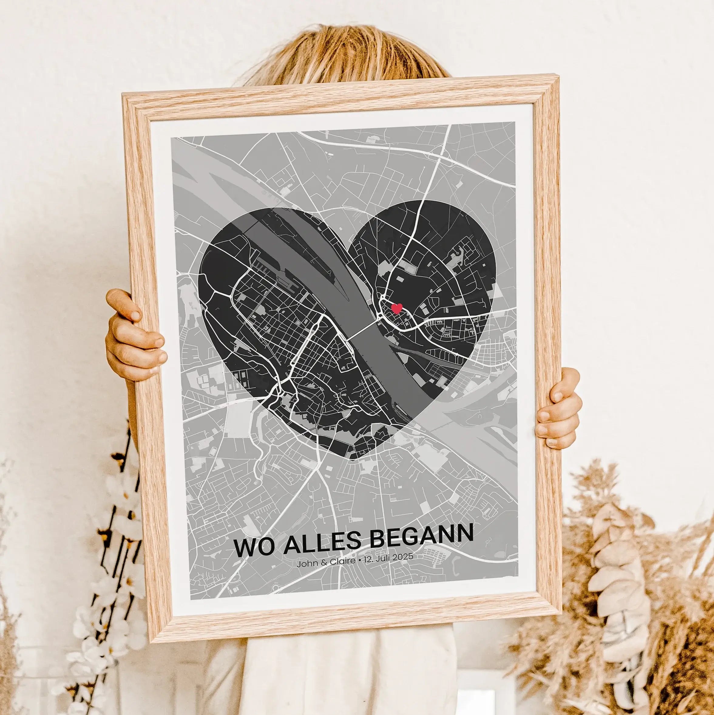 Stadtkarte Poster Herz Halo - Personalisiertes Poster - famprints - Entdecke das Stadtkarte Poster Herz Halo – dein persönliches Kunstwerk, das eure schönsten Erinnerungen verewigt. Gestalte das Poster mit der Stadtkarte deines Lieblingsortes oder des Ort