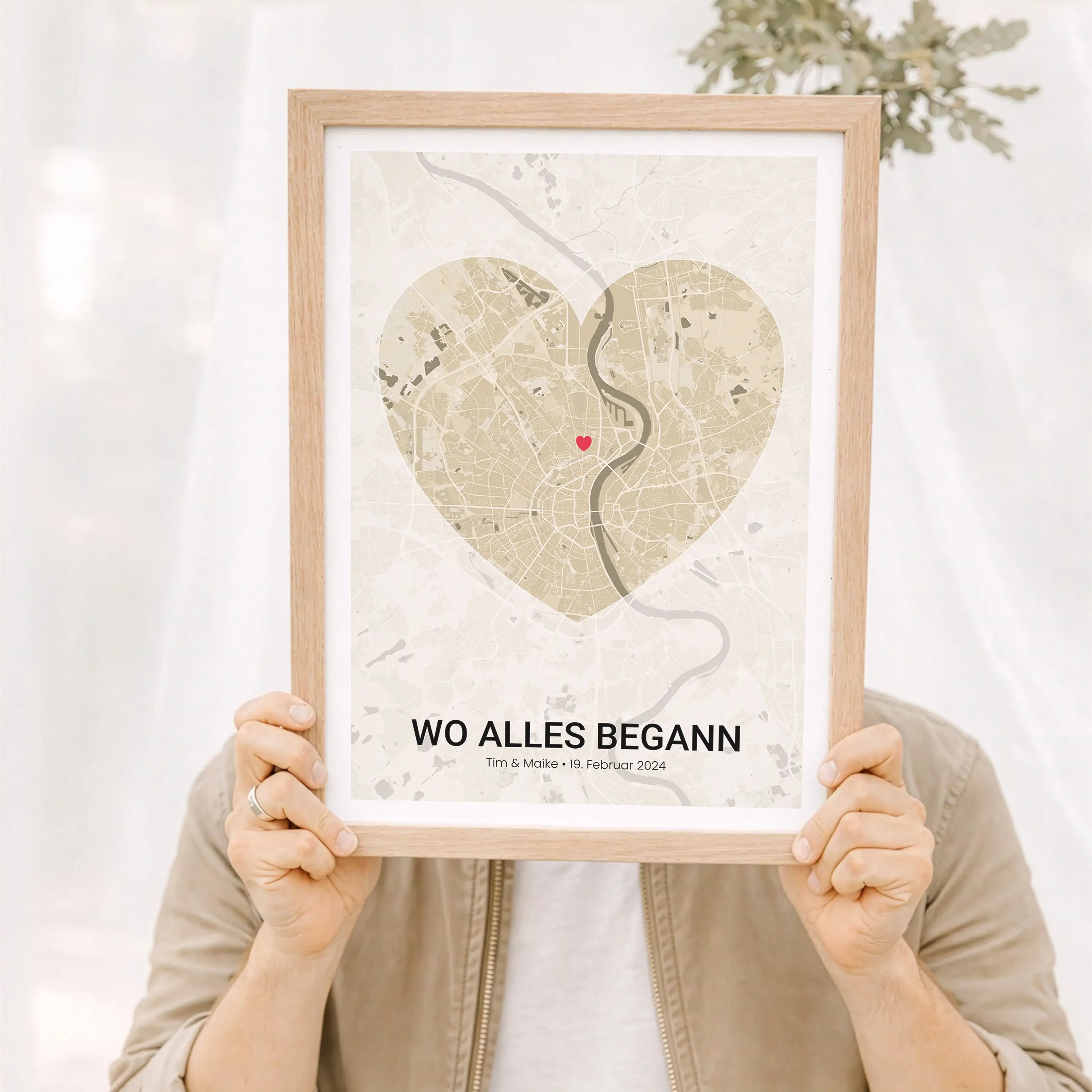 Stadtkarte Poster Herz No2-Personalisiertes Poster-famprints-Das Stadtkarte Poster Herz No2 von famprints verwandelt einen besonderen Ort in ein persönliches Designstück mit Bedeutung. Ob Kennenlernen, erster gemeinsamer Wohnort oder ein Platz voller Erin