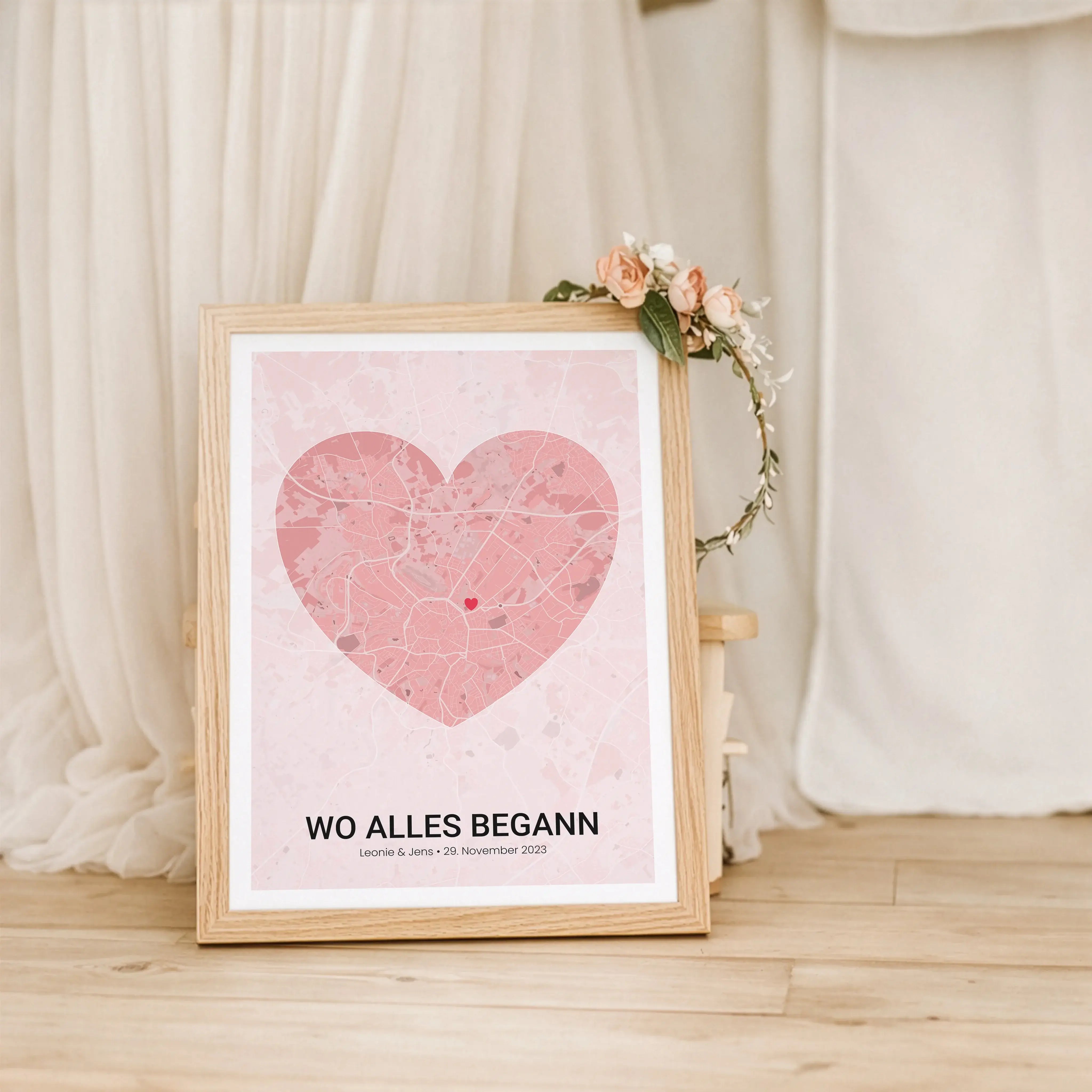 Stadtkarte Poster Herz No2-Personalisiertes Poster-famprints-Das Stadtkarte Poster Herz No2 von famprints verwandelt einen besonderen Ort in ein persönliches Designstück mit Bedeutung. Ob Kennenlernen, erster gemeinsamer Wohnort oder ein Platz voller Erin