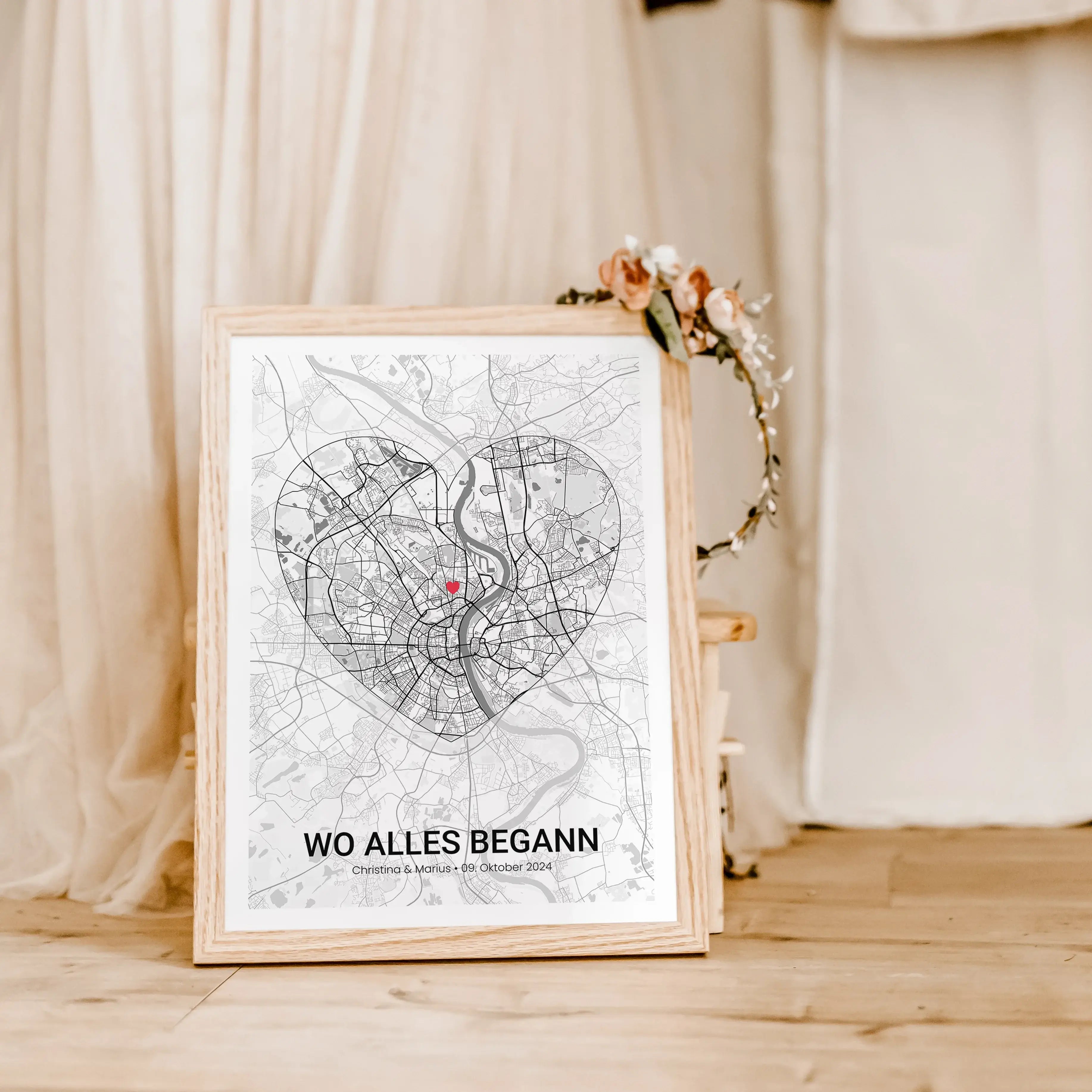 Stadtkarte Poster Herz Halo - Personalisiertes Poster - famprints - Entdecke das Stadtkarte Poster Herz Halo – dein persönliches Kunstwerk, das eure schönsten Erinnerungen verewigt. Gestalte das Poster mit der Stadtkarte deines Lieblingsortes oder des Ort