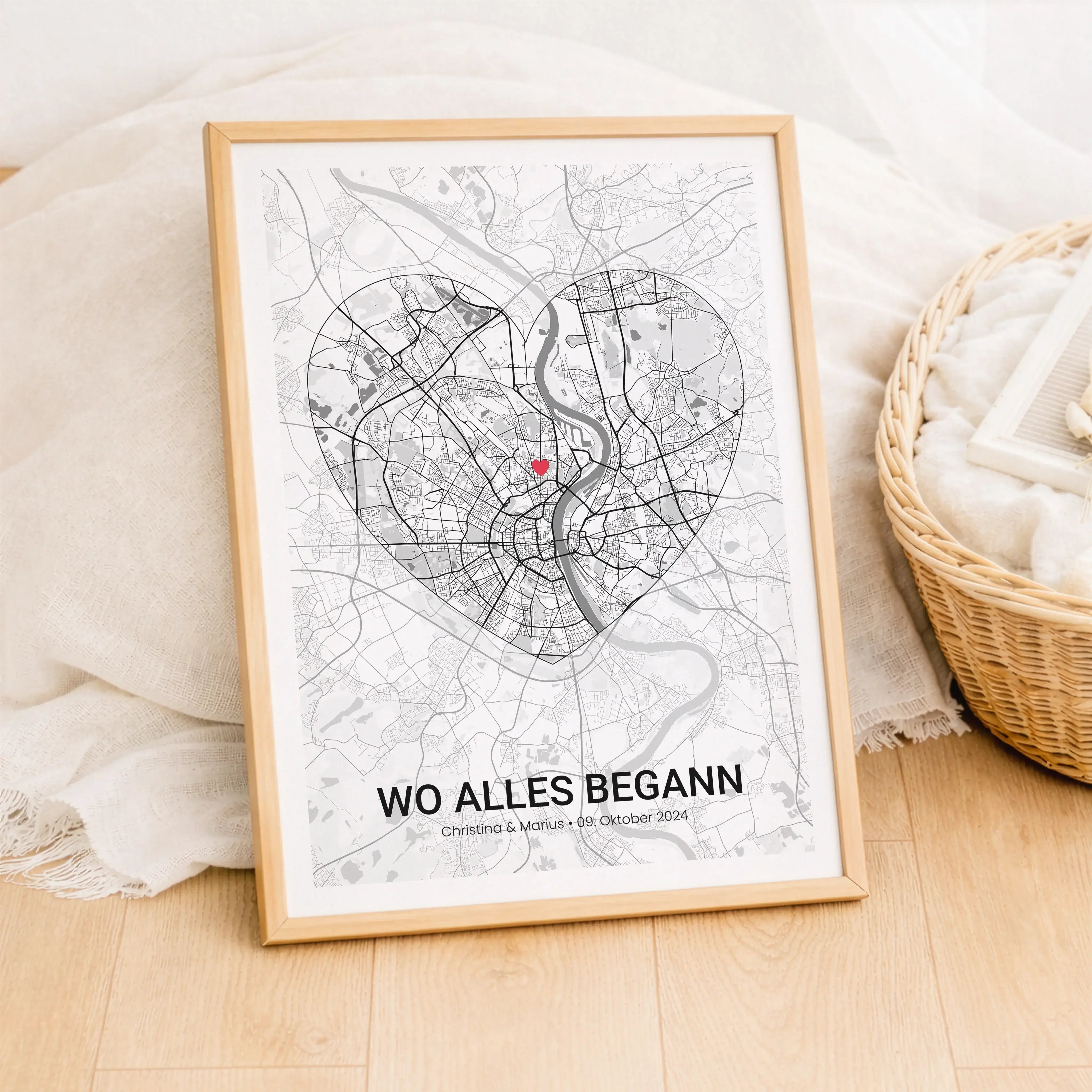 Stadtkarte Poster Herz No2-Personalisiertes Poster-famprints-Das Stadtkarte Poster Herz No2 von famprints verwandelt einen besonderen Ort in ein persönliches Designstück mit Bedeutung. Ob Kennenlernen, erster gemeinsamer Wohnort oder ein Platz voller Erin