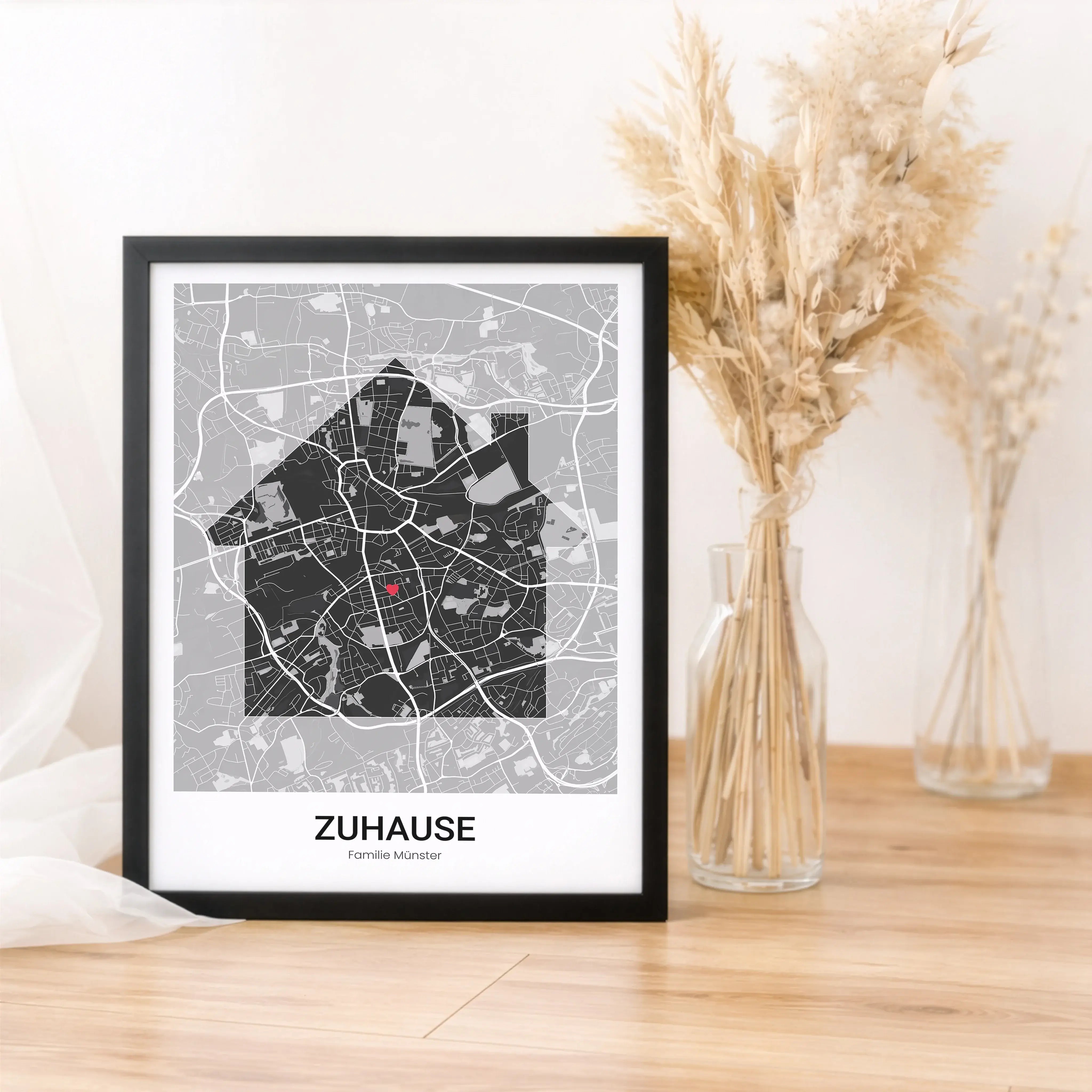 Stadtkarte Poster Haus modern-Personalisiertes Poster-famprints-Mit dem Stadtkarte Poster Haus modern gestaltest du ein persönliches Wandbild, das genau dort beginnt, wo eure Geschichte zuhause ist. Die minimalistische Hausform verbindet modernes Design m