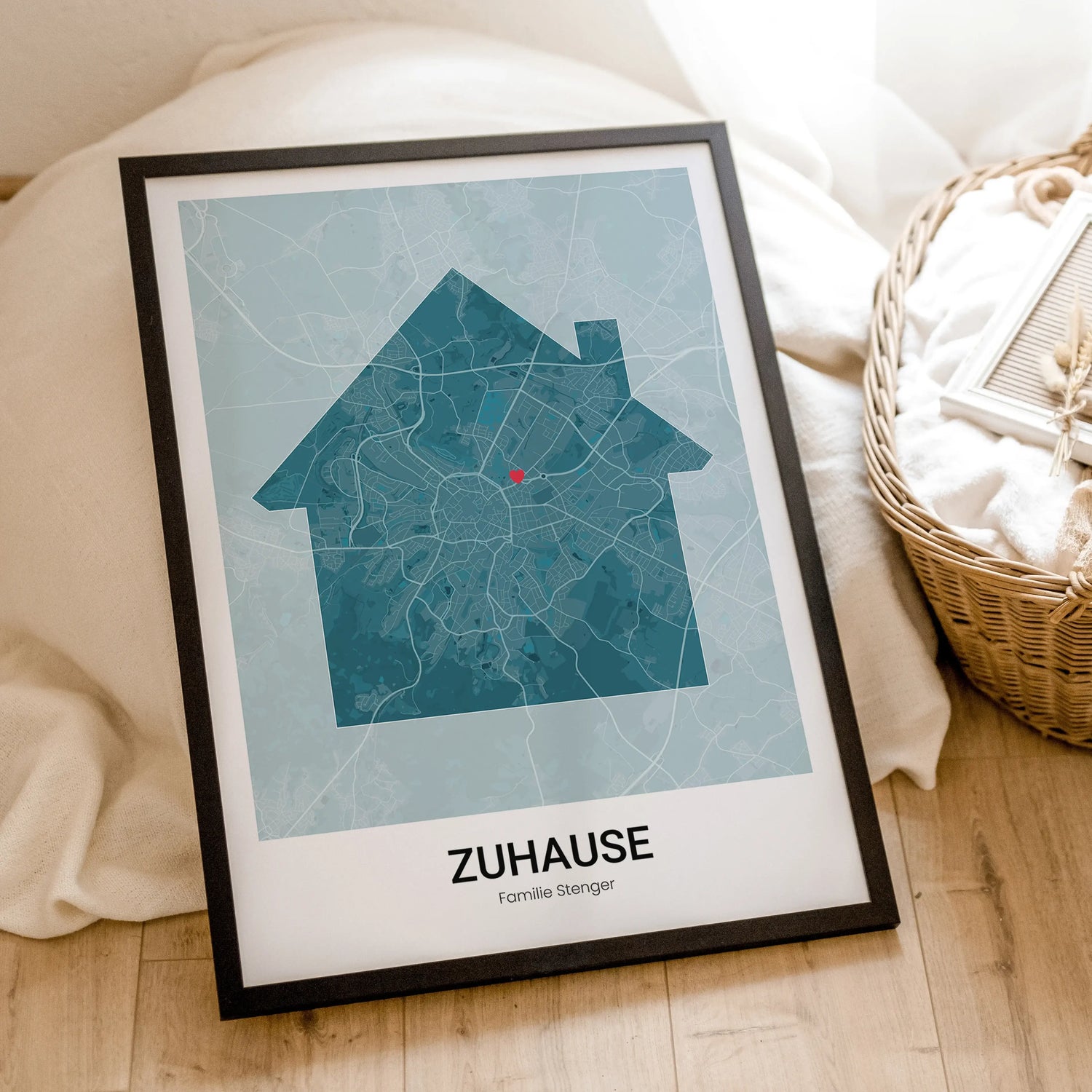 Stadtkarte Poster Haus modern - Personalisiertes Poster - famprints - Entdecke unser Stadtkarte Poster Haus modern – das perfekte personalisierte Geschenk für alle, die ihr Zuhause lieben! Dieses einzigartige Poster kannst du mit der Stadtkarte deines Lie