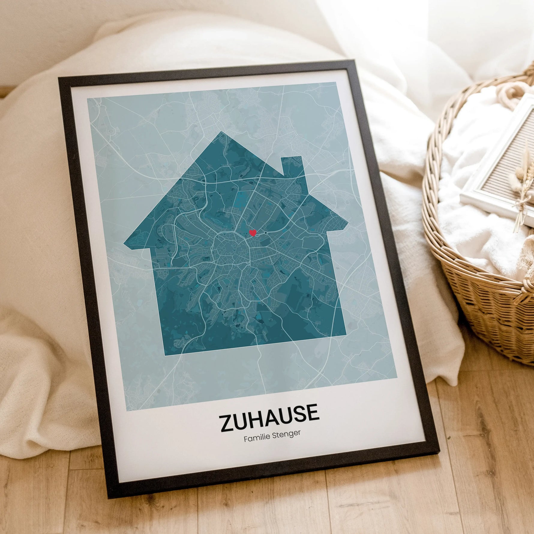 Stadtkarte Poster Haus modern - Personalisiertes Poster - famprints - Entdecke unser Stadtkarte Poster Haus modern – das perfekte personalisierte Geschenk für alle, die ihr Zuhause lieben! Dieses einzigartige Poster kannst du mit der Stadtkarte deines Lie