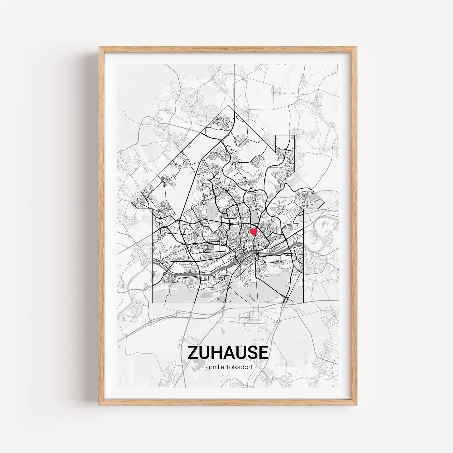 Stadtkarte Poster Haus Halo - Personalisiertes Poster - famprints - Entdecke das Stadtkarte Poster Haus Halo – dein persönliches Kunstwerk für die eigenen vier Wände! Dieses einzigartige Poster lässt sich individuell mit der Stadtkarte deines Lieblingsort