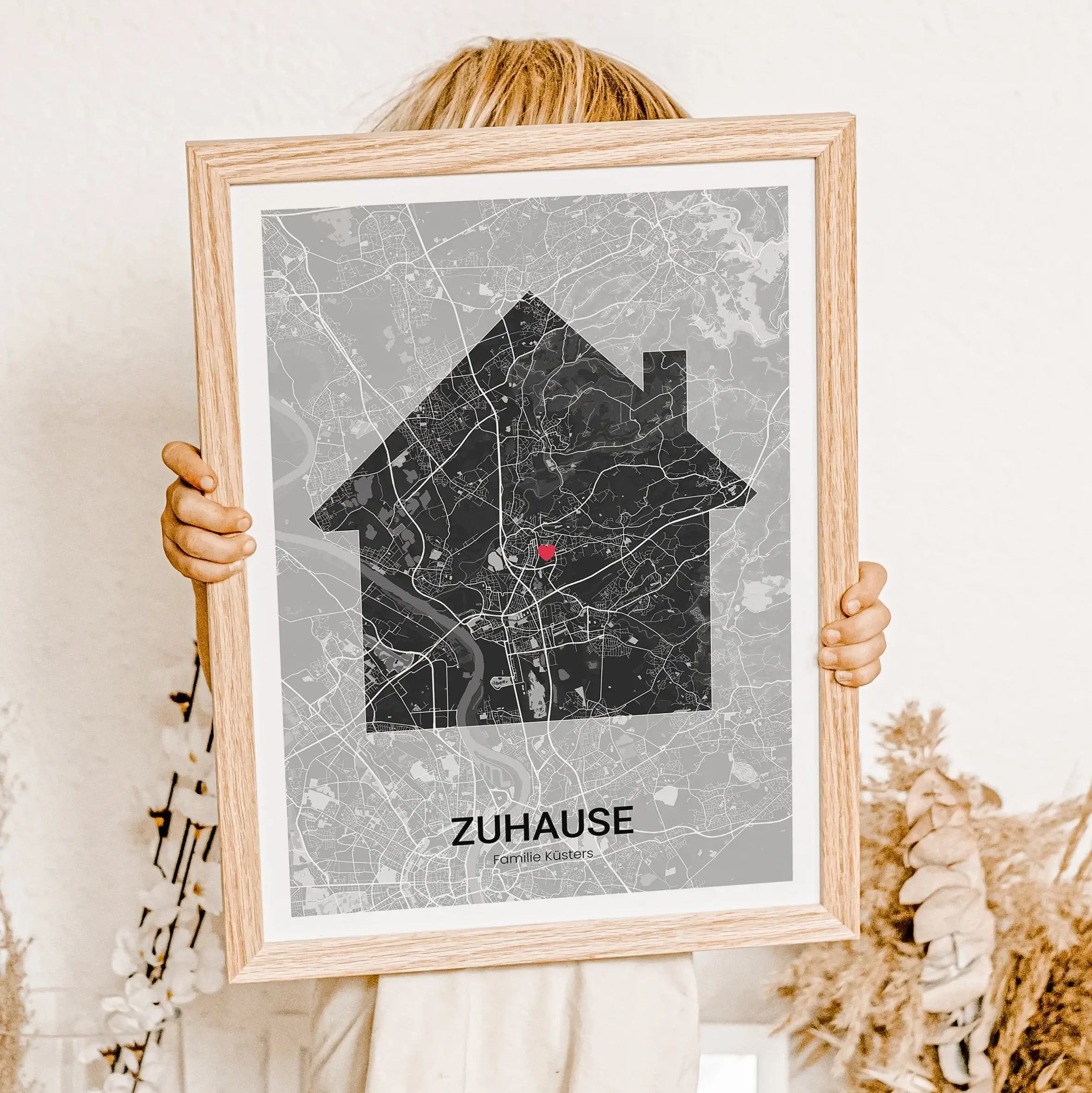 Stadtkarte Poster Haus Halo - Personalisiertes Poster - famprints - Entdecke das Stadtkarte Poster Haus Halo – dein persönliches Kunstwerk für die eigenen vier Wände! Dieses einzigartige Poster lässt sich individuell mit der Stadtkarte deines Lieblingsort