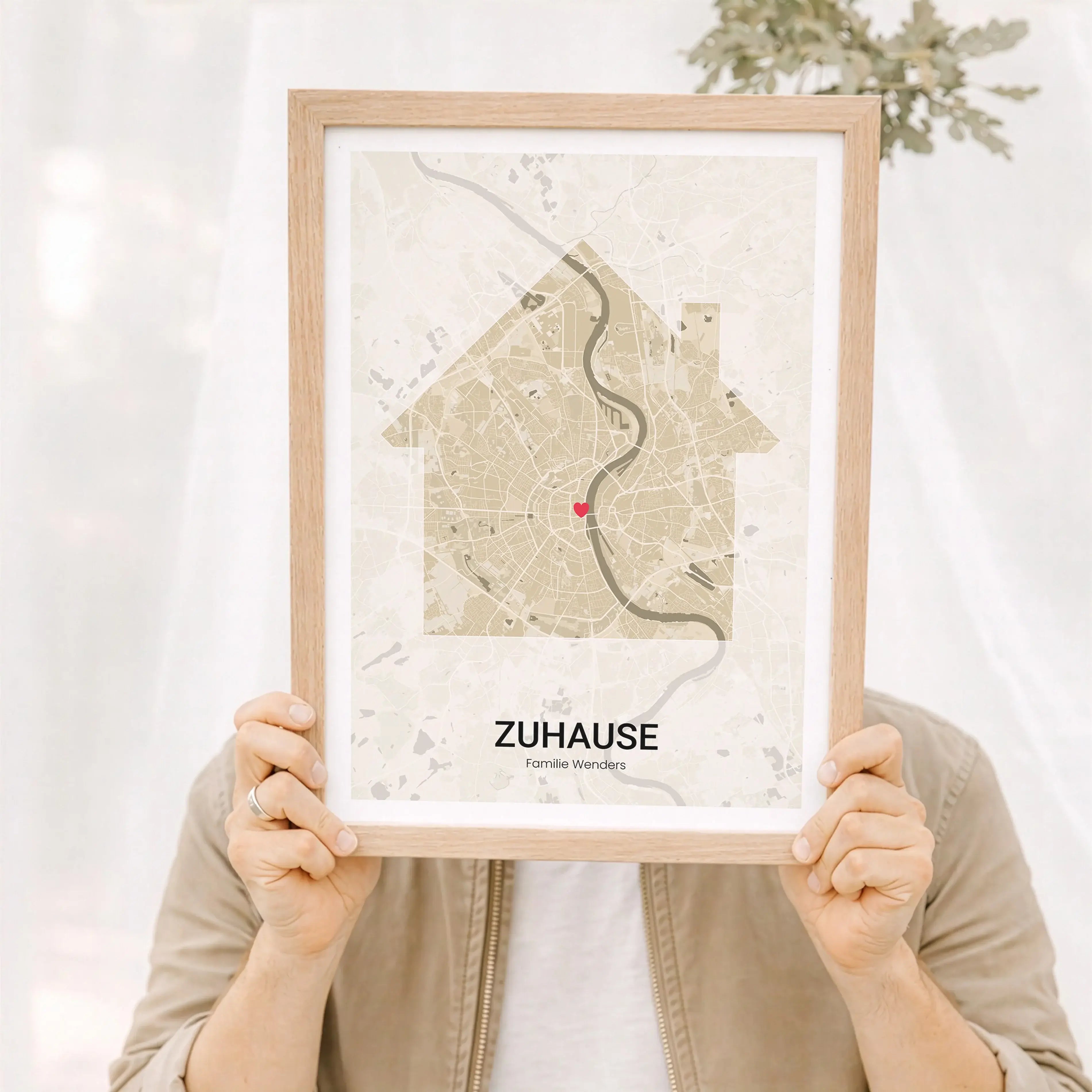 Stadtkarte Poster Haus No2-Personalisiertes Poster-famprints-Das Stadtkarte Poster Haus No2 von famprints macht aus einem Ort ein persönliches Statement für dein Zuhause. Die stilvolle Hausform verbindet modernes Design mit emotionaler Bedeutung und rückt