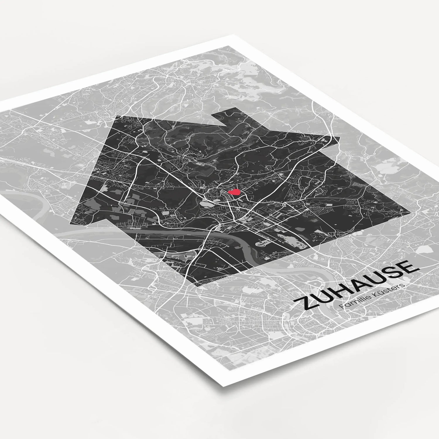 Stadtkarte Poster Haus Halo - Personalisiertes Poster - famprints - Entdecke das Stadtkarte Poster Haus Halo – dein persönliches Kunstwerk für die eigenen vier Wände! Dieses einzigartige Poster lässt sich individuell mit der Stadtkarte deines Lieblingsort