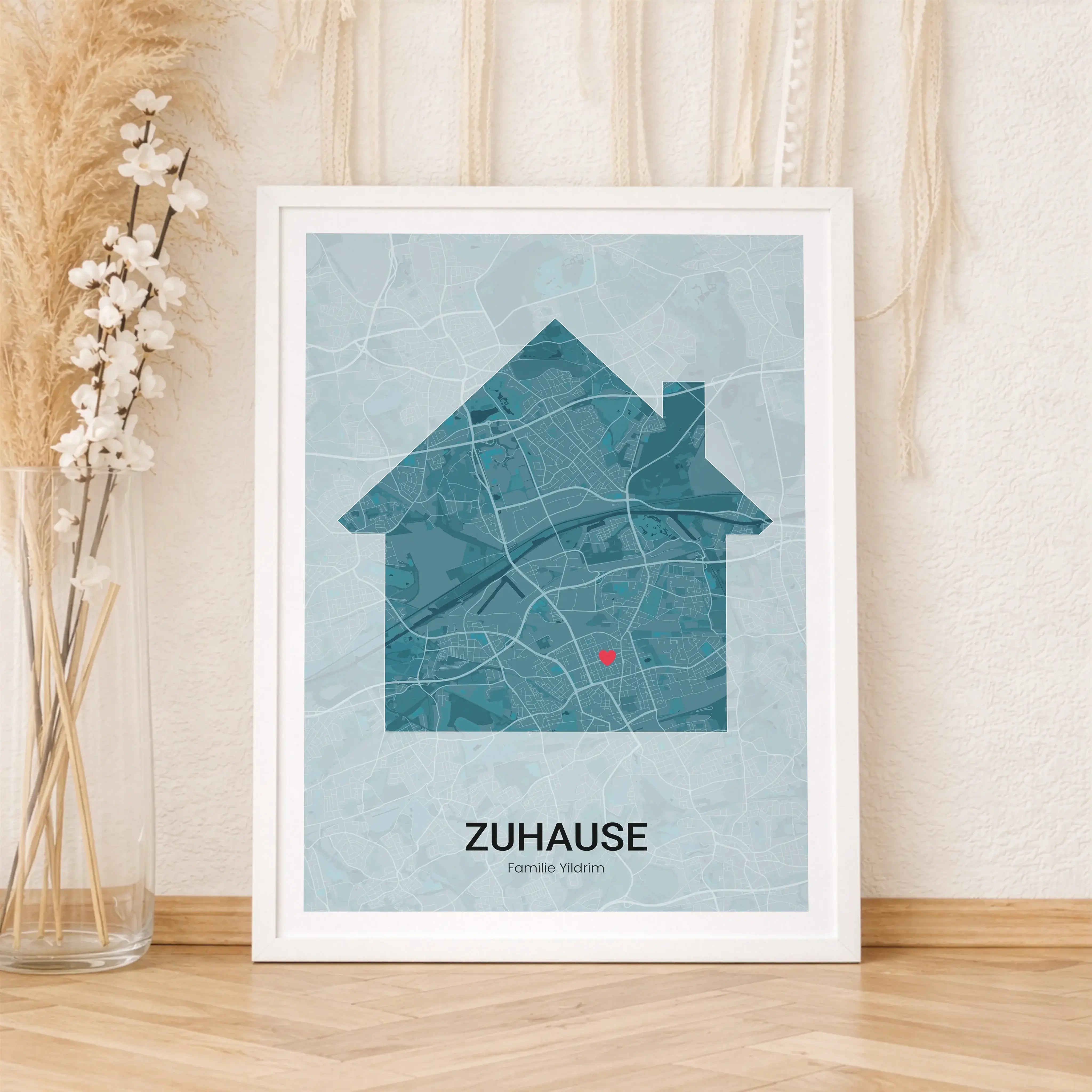 Stadtkarte Poster Haus No2-Personalisiertes Poster-famprints-Das Stadtkarte Poster Haus No2 von famprints macht aus einem Ort ein persönliches Statement für dein Zuhause. Die stilvolle Hausform verbindet modernes Design mit emotionaler Bedeutung und rückt