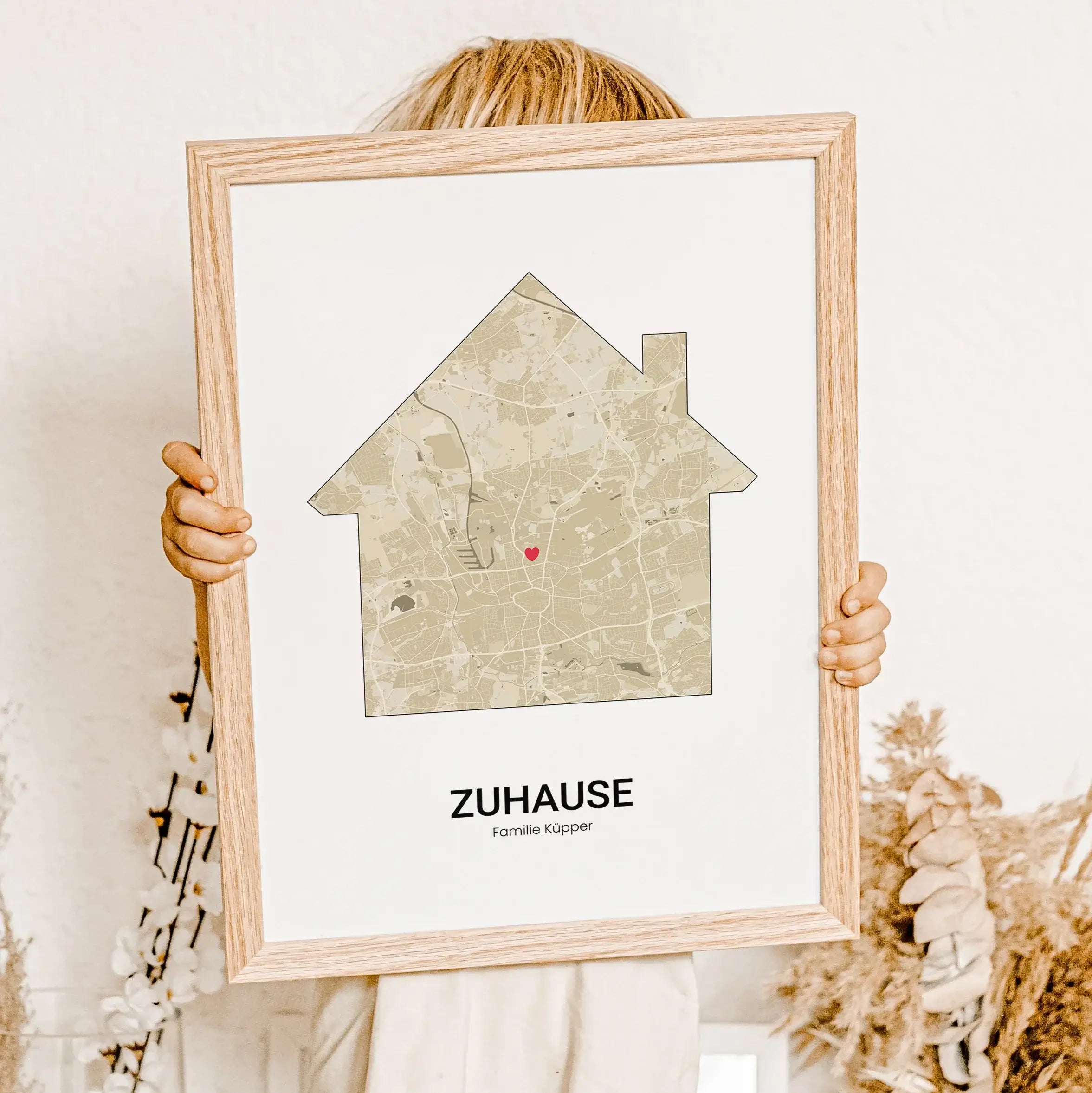 Stadtkarte Poster Haus - Personalisiertes Poster - famprints - Entdecke unser einzigartiges Stadtkarte Poster Haus – das perfekte personalisierte Geschenk für deinen Lieblingsort! Gestalte dein Poster individuell mit der Stadtkarte deiner Wahl und verewig