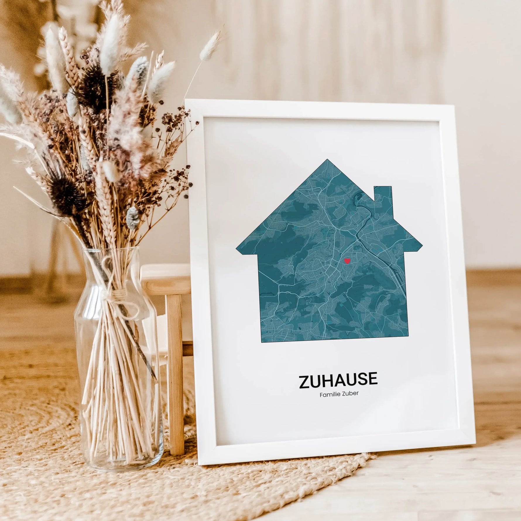 Stadtkarte Poster Haus - Personalisiertes Poster - famprints - Entdecke unser einzigartiges Stadtkarte Poster Haus – das perfekte personalisierte Geschenk für deinen Lieblingsort! Gestalte dein Poster individuell mit der Stadtkarte deiner Wahl und verewig