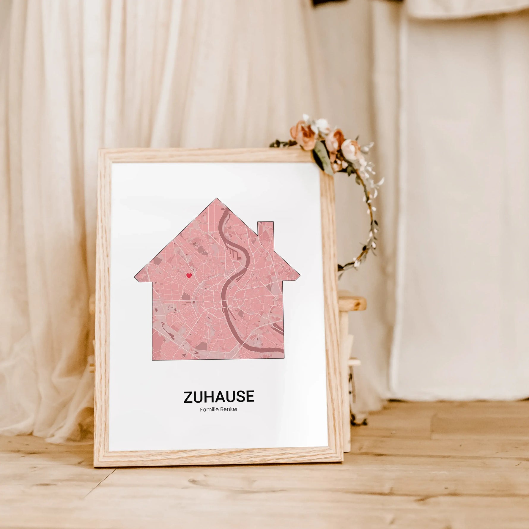 Stadtkarte Poster Haus - Personalisiertes Poster - famprints - Entdecke unser einzigartiges Stadtkarte Poster Haus – das perfekte personalisierte Geschenk für deinen Lieblingsort! Gestalte dein Poster individuell mit der Stadtkarte deiner Wahl und verewig