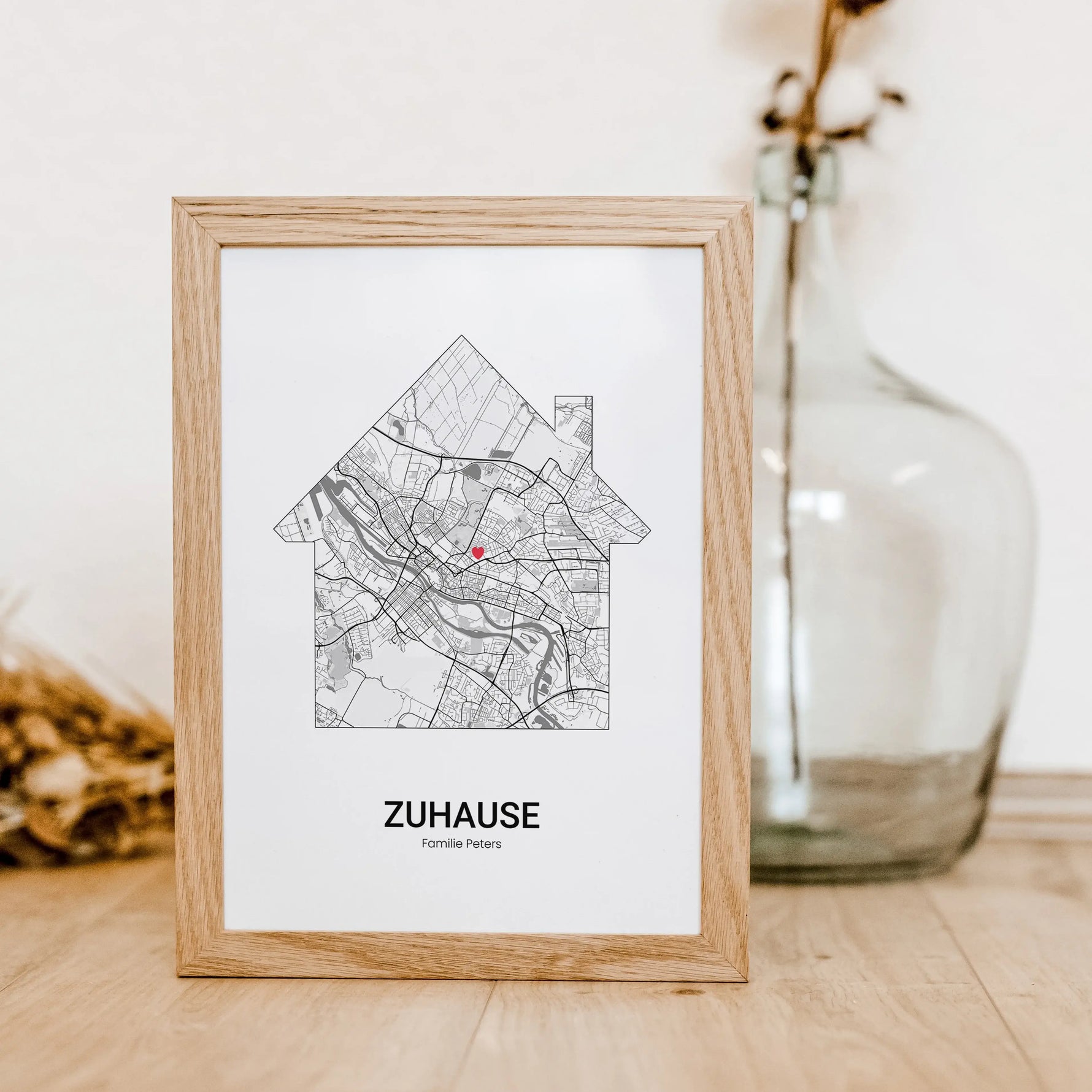 Stadtkarte Poster Haus - Personalisiertes Poster - famprints - Entdecke unser einzigartiges Stadtkarte Poster Haus – das perfekte personalisierte Geschenk für deinen Lieblingsort! Gestalte dein Poster individuell mit der Stadtkarte deiner Wahl und verewig