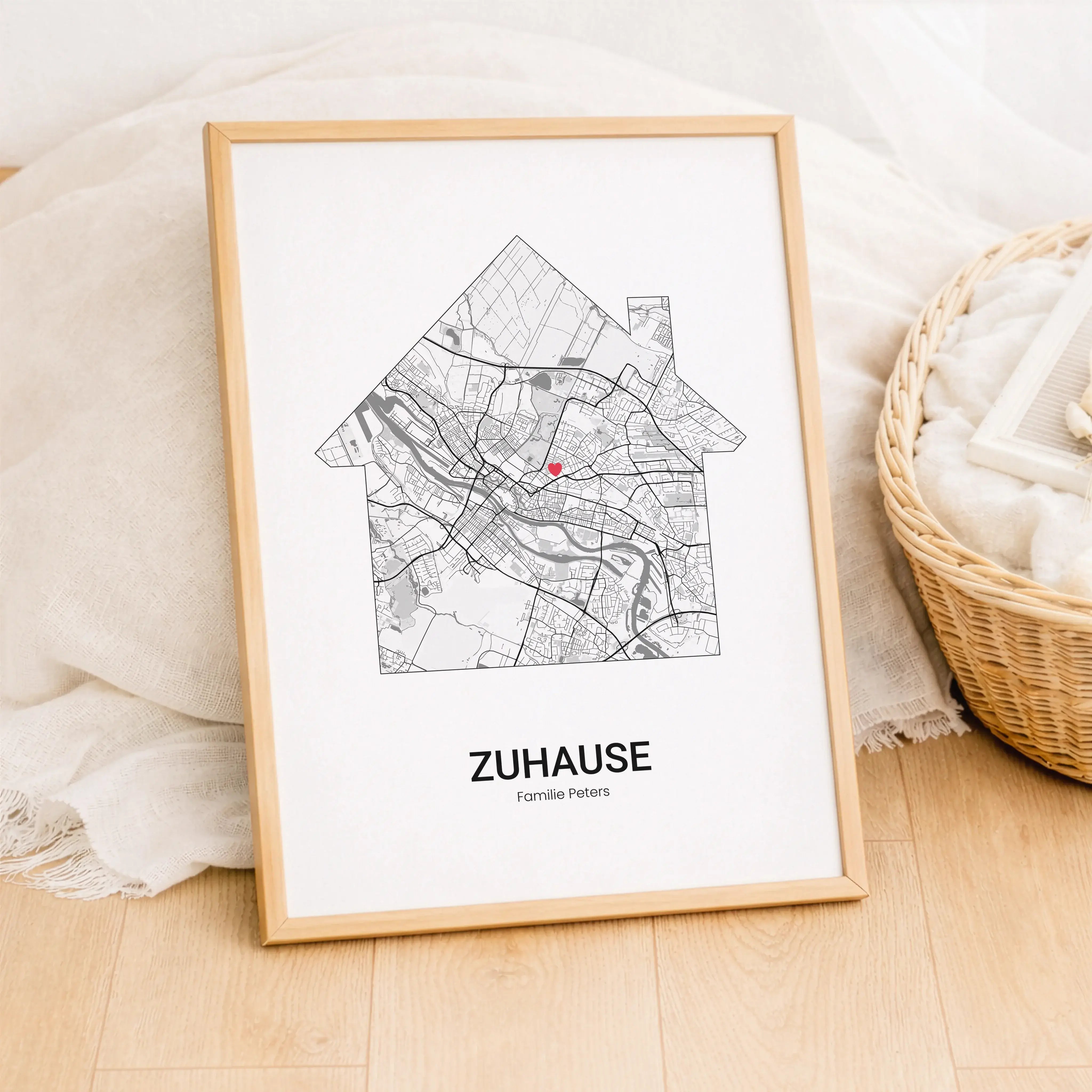 Stadtkarte Poster Haus-Personalisiertes Poster-famprints-Das Stadtkarte Poster Haus von famprints verwandelt einen besonderen Ort in ein persönliches Designobjekt für dein Zuhause. Ob das erste gemeinsame Zuhause, das Eigenheim oder ein Ort mit emotionale