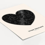 Sternenkarte Poster Herz - Personalisiertes Poster - famprints - Entdecke das einzigartige Sternenkarte Poster Herz – dein personalisiertes Kunstwerk, das den Sternenhimmel zu einem ganz besonderen Moment zeigt. Gib einfach Ort, Datum und Uhrzeit ein, und