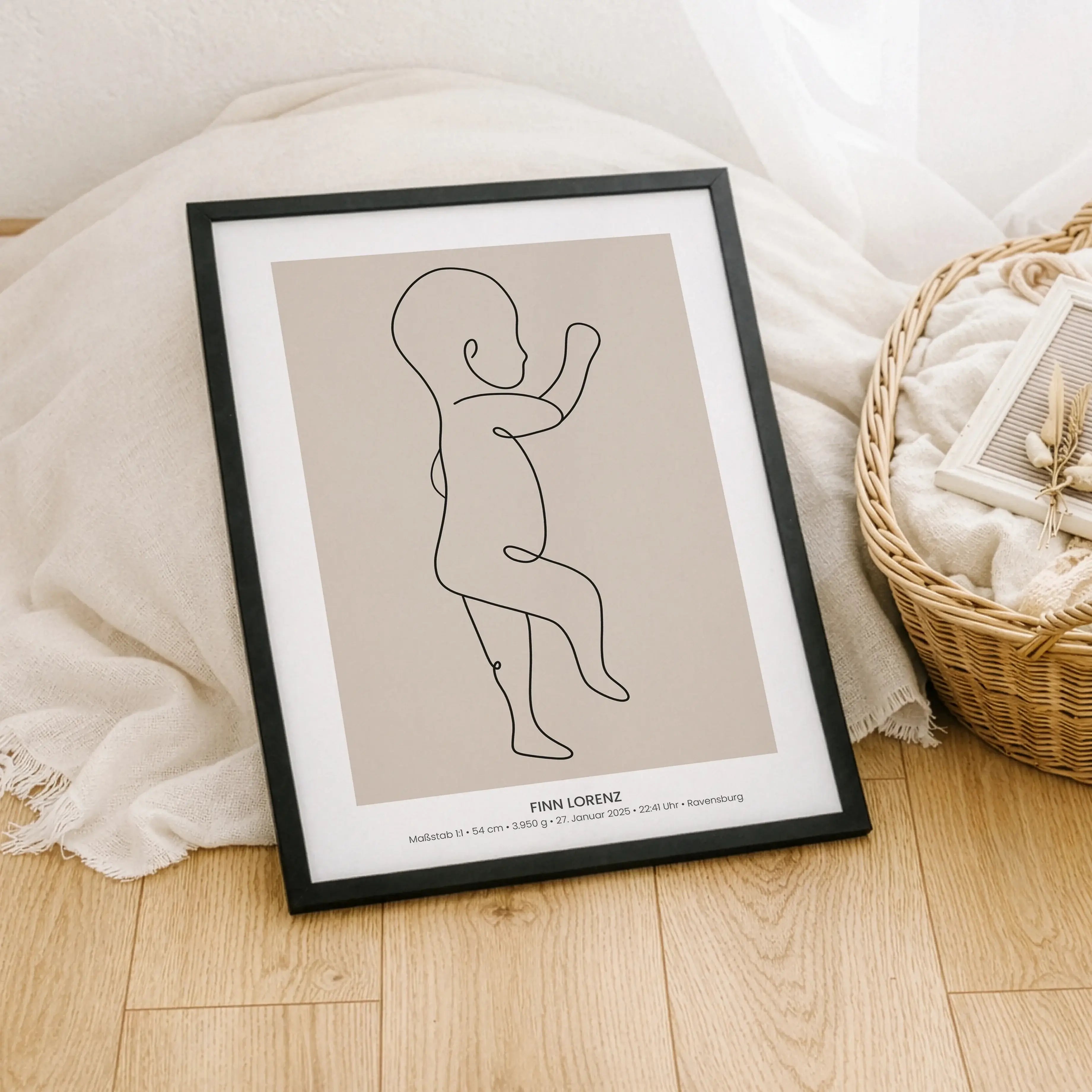 Geburtsposter 1:1 Baby 'Line Art'-Personalisiertes Poster-famprints-Das Geburtsposter 1:1 Baby Line Art von famprints hält den einzigartigen Moment der Geburt genauso fest, wie er war – in originaler Größe und als feine Linienzeichnung. Das Baby wird im M