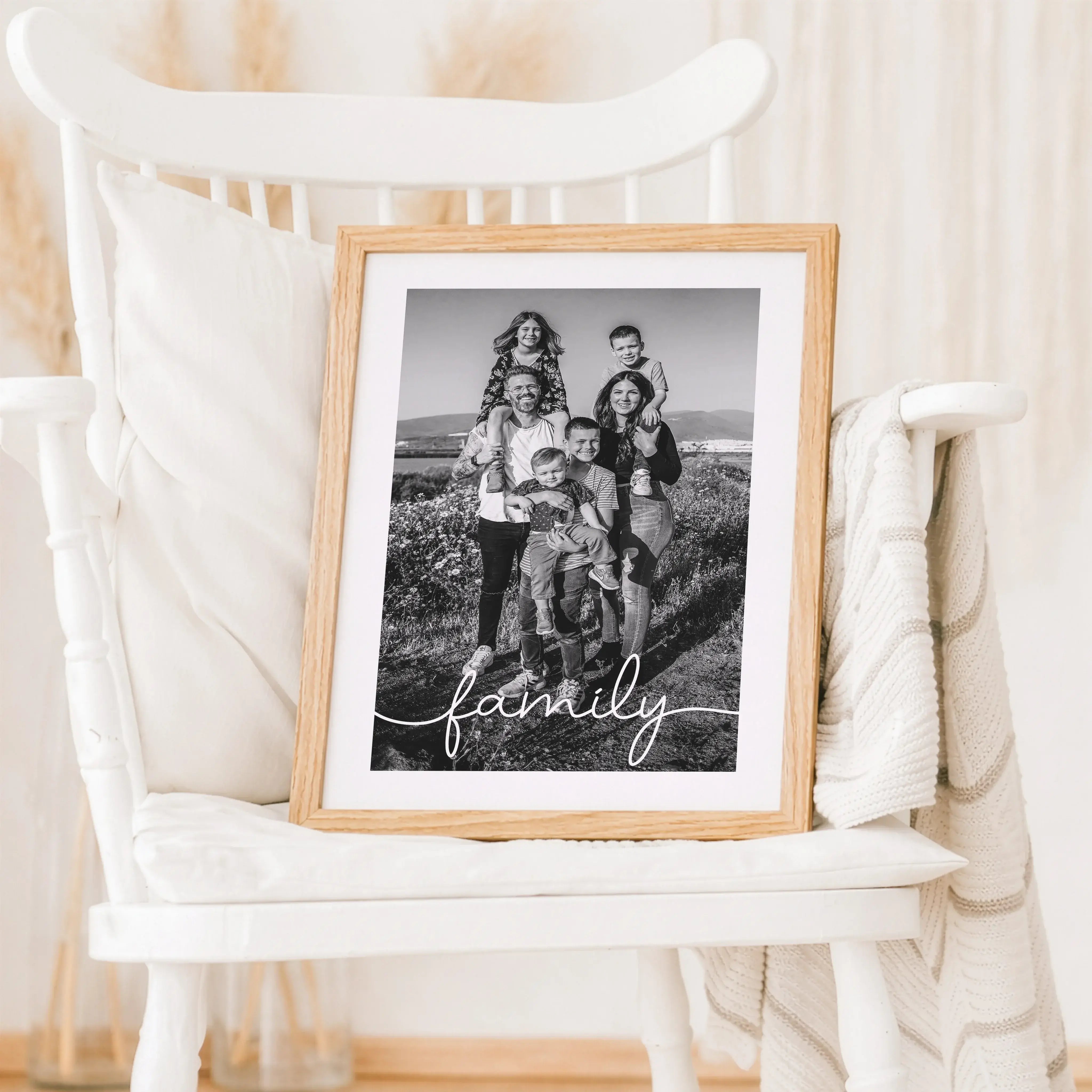 Familienposter mit Foto-Personalisiertes Poster-famprints-Ein Familienposter mit Foto von famprints hält das fest, was euch als Familie ausmacht. Dein Lieblingsfoto wird zum Mittelpunkt eines hochwertigen Posters, das du im Konfigurator individuell gestal