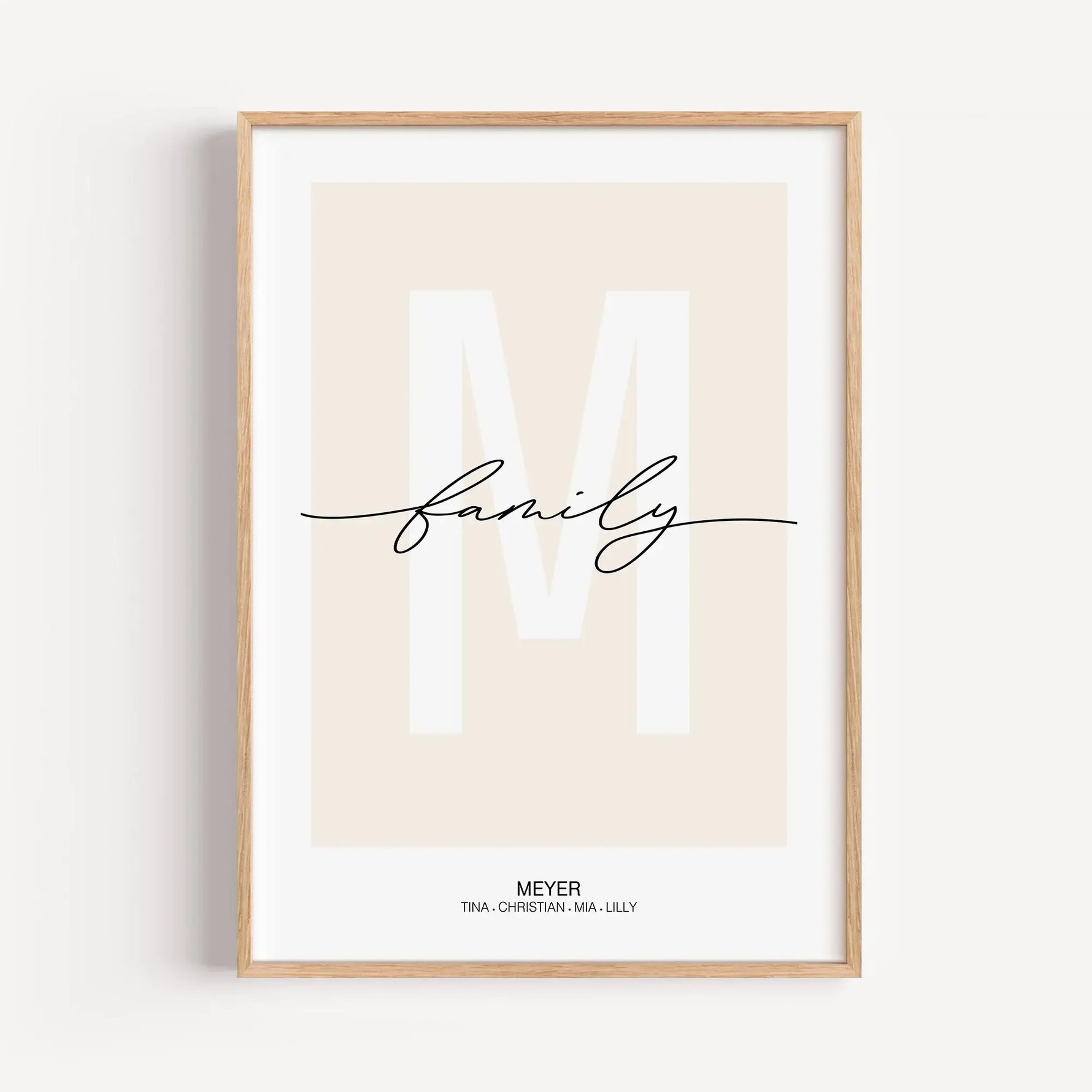 Poster Family Buchstabe-famprints-Personalisiertes Poster-Unserer Poster Family mit Buchstaben ist eine Mischung aus Familienposter und Buchstabenposter. Auf dem Poster befindet sich das große weiße Initial des Familiennamens auf dem wahlweise Polish Grey