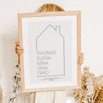 Familienposter Haus Kontur-famprints-Personalisiertes Poster-Auf dem Familienposter mit Namen 'Haus Kontur' findest du ein Haus in Line Art in verschiedenen Farbvarianten und 6 unterschiedlichen Größen. Das Poster kannst du mit deinem Wunschtext personali