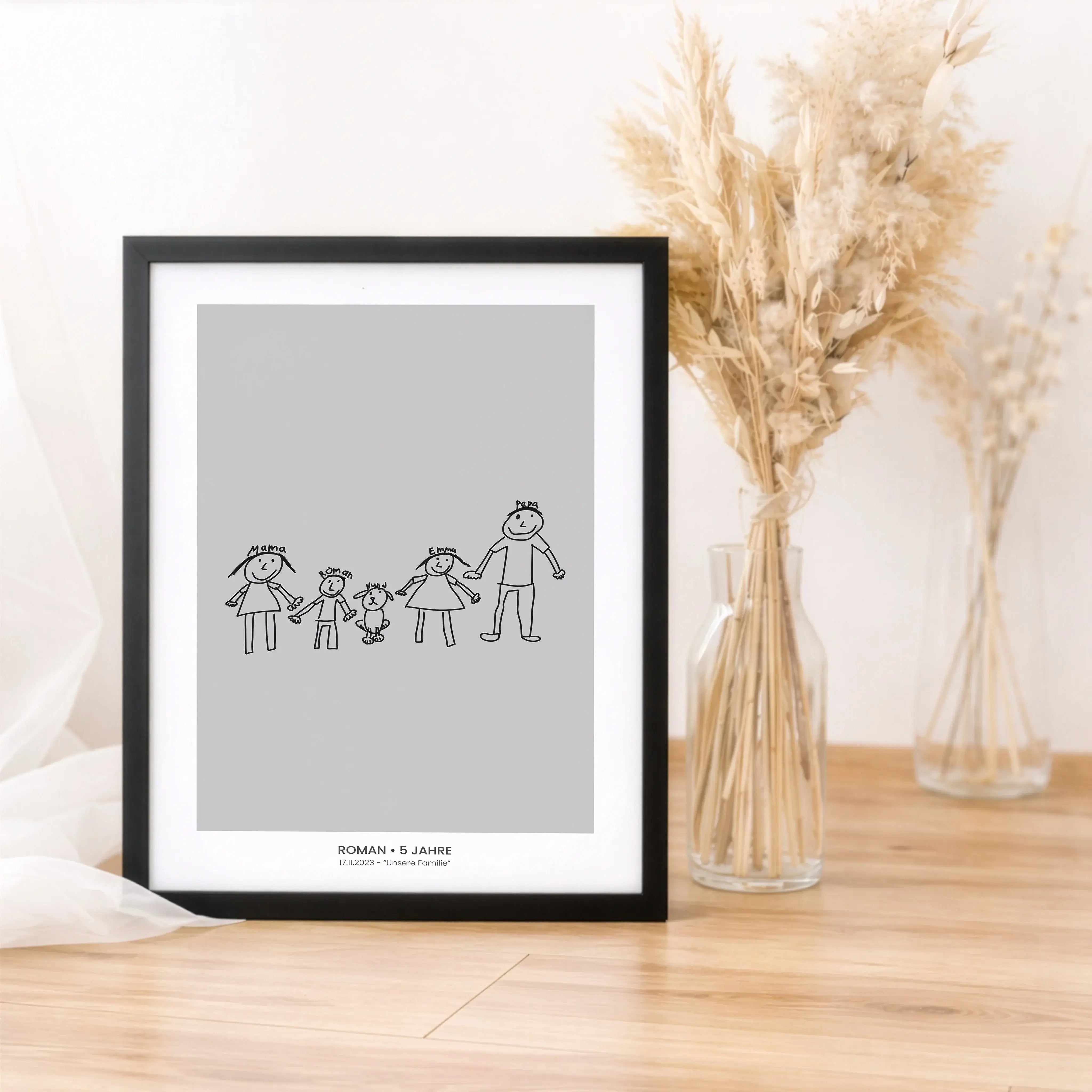 Kinderkunst Poster No1-Personalisiertes Poster-famprints-Kinderkunst Poster No1 verwandelt die Zeichnung deines Kindes direkt im Konfigurator in ein hochwertiges Poster. Du lädst einfach ein Foto des gemalten Kunstwerks hoch und siehst sofort, wie daraus