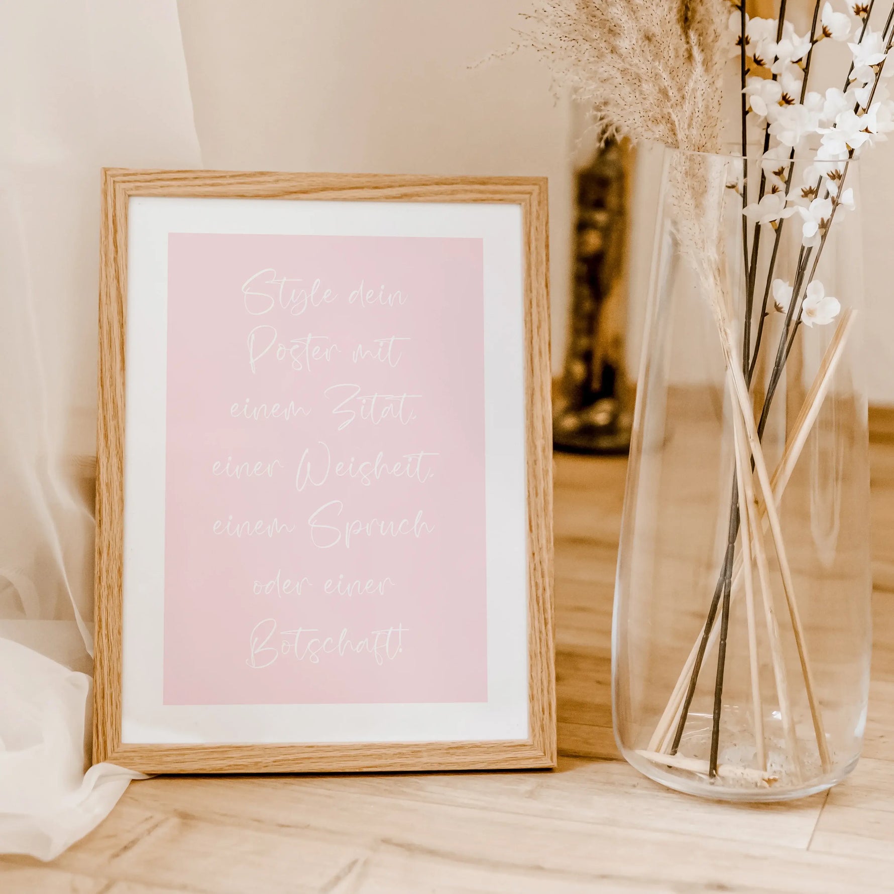 Text Poster-famprints-Personalisiertes Poster-Hast du auch schon lange das Gefühl, dass an deiner Wand etwas fehlt? Dann hat famprints die perfekte Lösung für dich: Unser individuelles Text Poster. Von einem lustigen Spruch bis hin zu einem kunstvollen Zi