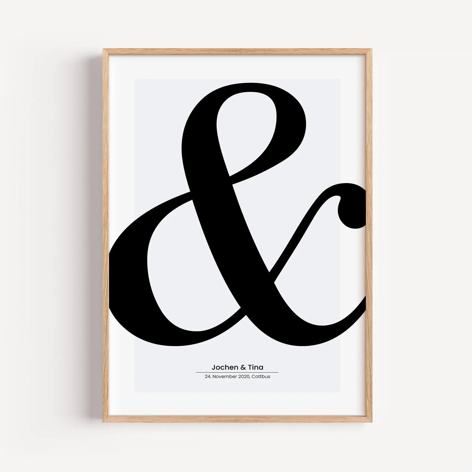 Hochzeitsposter '&'-Personalisiertes Poster-famprints-Das Hochzeitsposter '&' steht für das, was euch verbindet. Zwei Namen, ein Datum und ein gemeinsamer Weg. Das schlichte Und-Zeichen rückt eure Beziehung in den Mittelpunkt und macht aus einem Moment ei