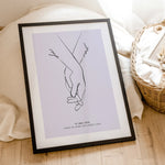 Poster 'Hand in Hand'-famprints-Personalisiertes Poster-Entdecke das einzigartige Hochzeitsposter 'Hand in Hand'! Personalisierbar mit den Vornamen des Brautpaars, ist dieses Poster das ideale Geschenk für frisch vermählte Paare. Gestalte es ganz einfach