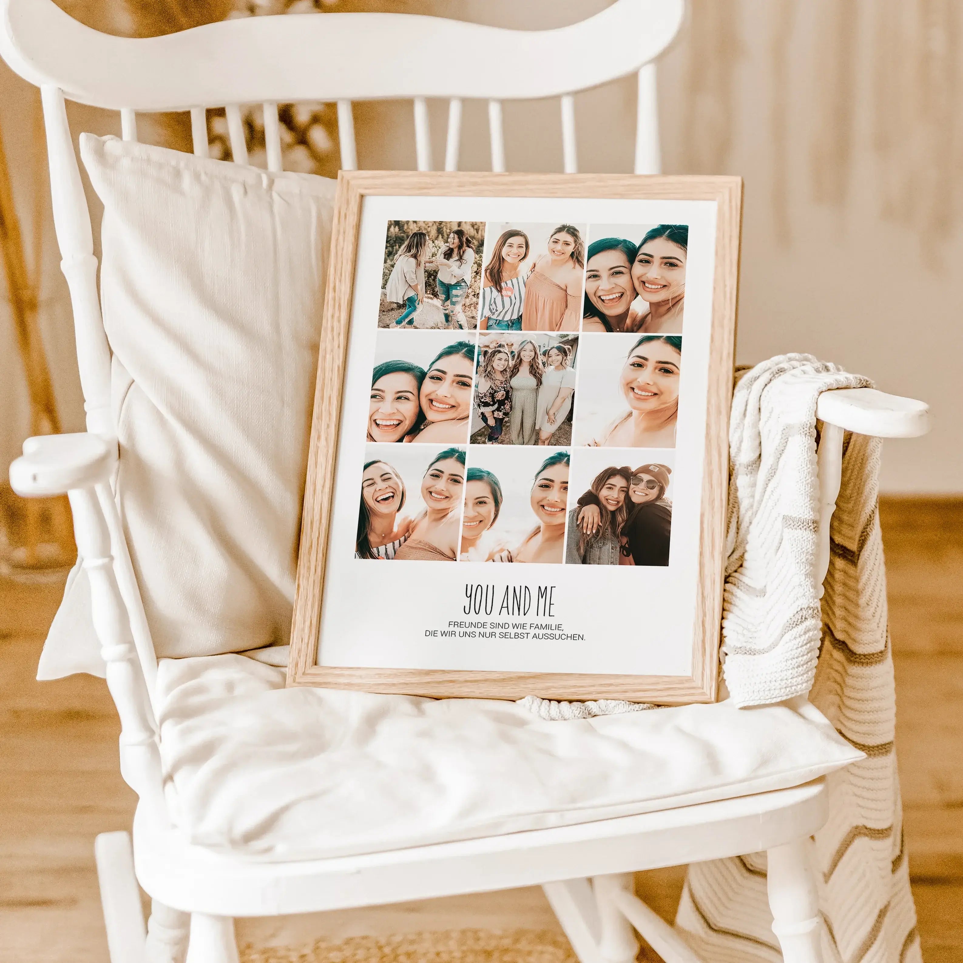 You and me Foto Poster-famprints-Personalisiertes Poster-Das You and me Foto Poster ist die perfekte Möglichkeit, deine Lieblingsmomente festzuhalten. Mit Platz für 9 Fotos und 2 personalisierbaren Textzeilen wird jedes Poster zu einem einzigartigen Kunst