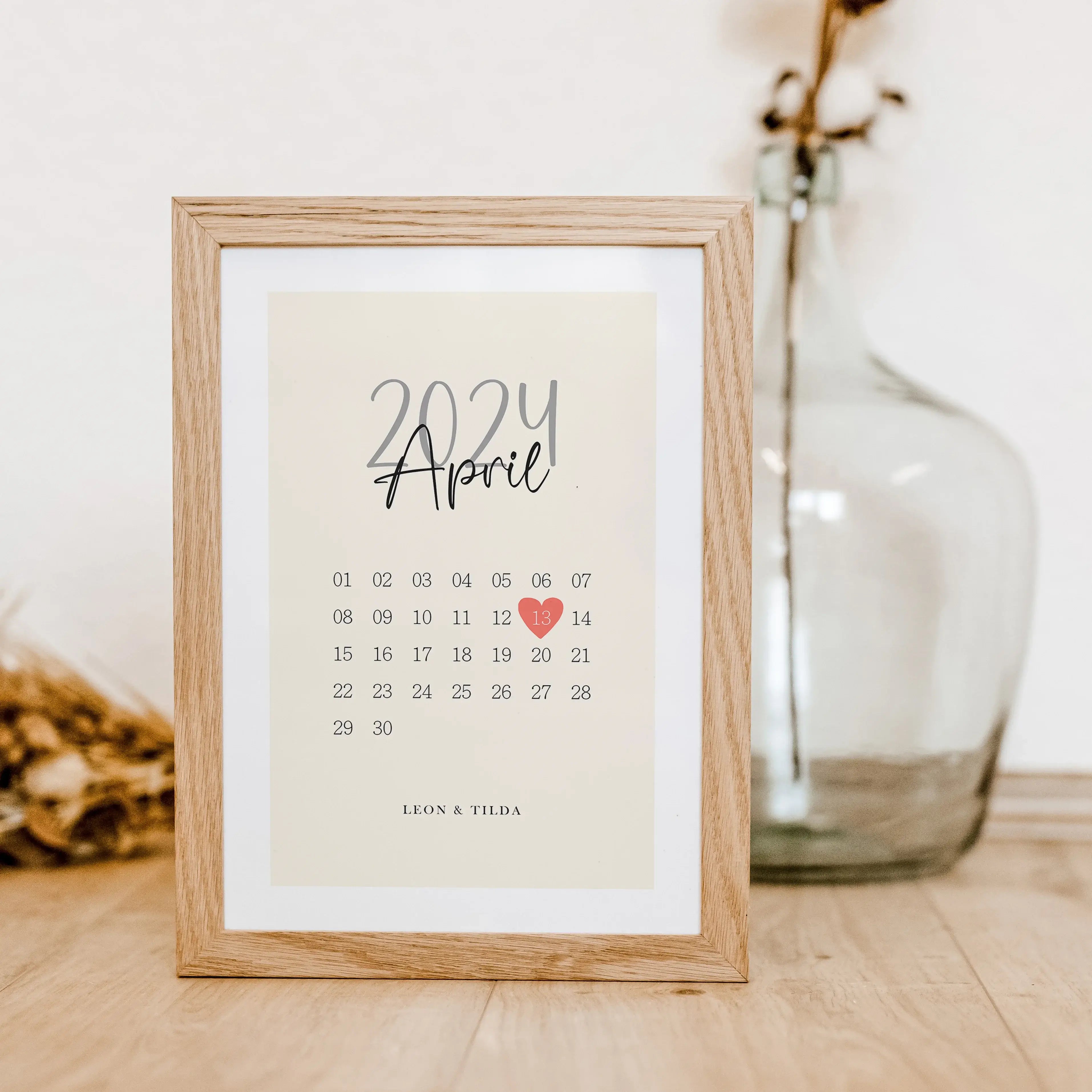 Kalender Poster-famprints-Personalisiertes Poster-Entdecke unser einzigartiges Kalender Poster, das du mit dem Datum deines Kennenlernens, deiner Hochzeit oder einem anderen wichtigen Ereignis personalisieren kannst. Gedruckt auf hochwertigem 250g/m² Prem