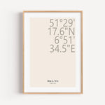 Koordinaten Poster-famprints-Personalisiertes Poster-Dekoriere dein Zuhause mit einem personalisierten Koordinaten Poster. Dieses stilvolle und moderne Poster kannst du mit deinem Wunschtext personalisieren, z.B. Name, Datum, Ort, Koordinaten oder mit dei