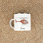 Emaille Tasse Hubschrauber-famprints-Emaille Tasse-Entdecke die bezaubernde Emaille Tasse Hubschrauber, die nicht nur praktisch ist, sondern auch ein Lächeln auf die Gesichter deiner Kinder zaubert. Diese Emaille Tasse personalisiert mit dem Namen deines