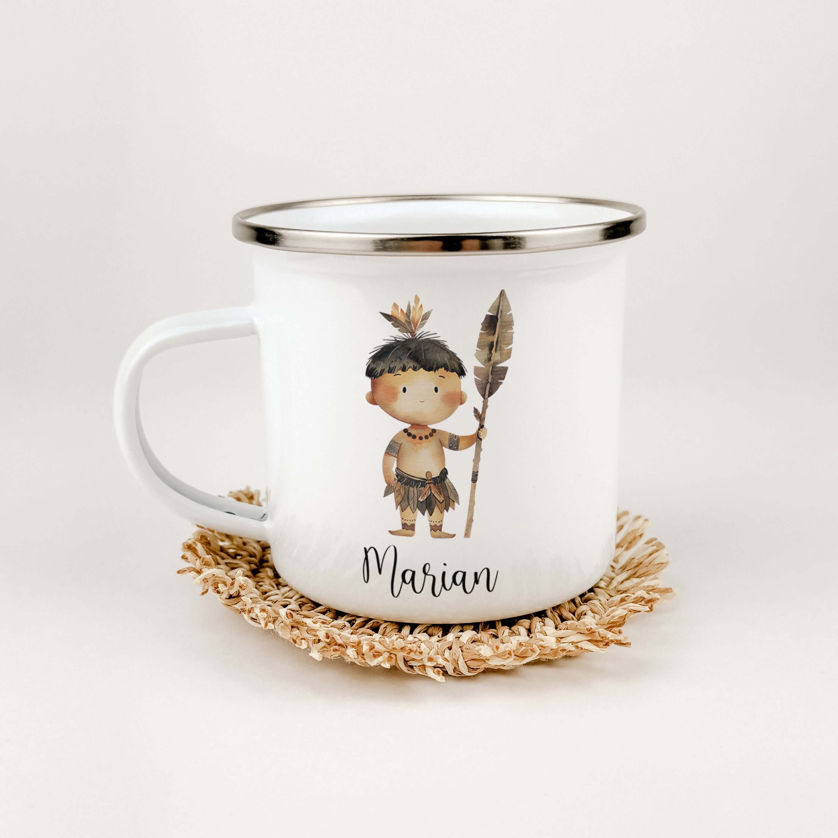Emaille Tasse Indianer-famprints-Emaille Tasse-Entdecke die zauberhafte Emaille Tasse Indianer, die nicht nur ein praktisches Trinkgefäß ist, sondern auch ein ganz persönliches Geschenk für deine Liebsten. Mit dieser Tasse bringst du Freude in den Alltag
