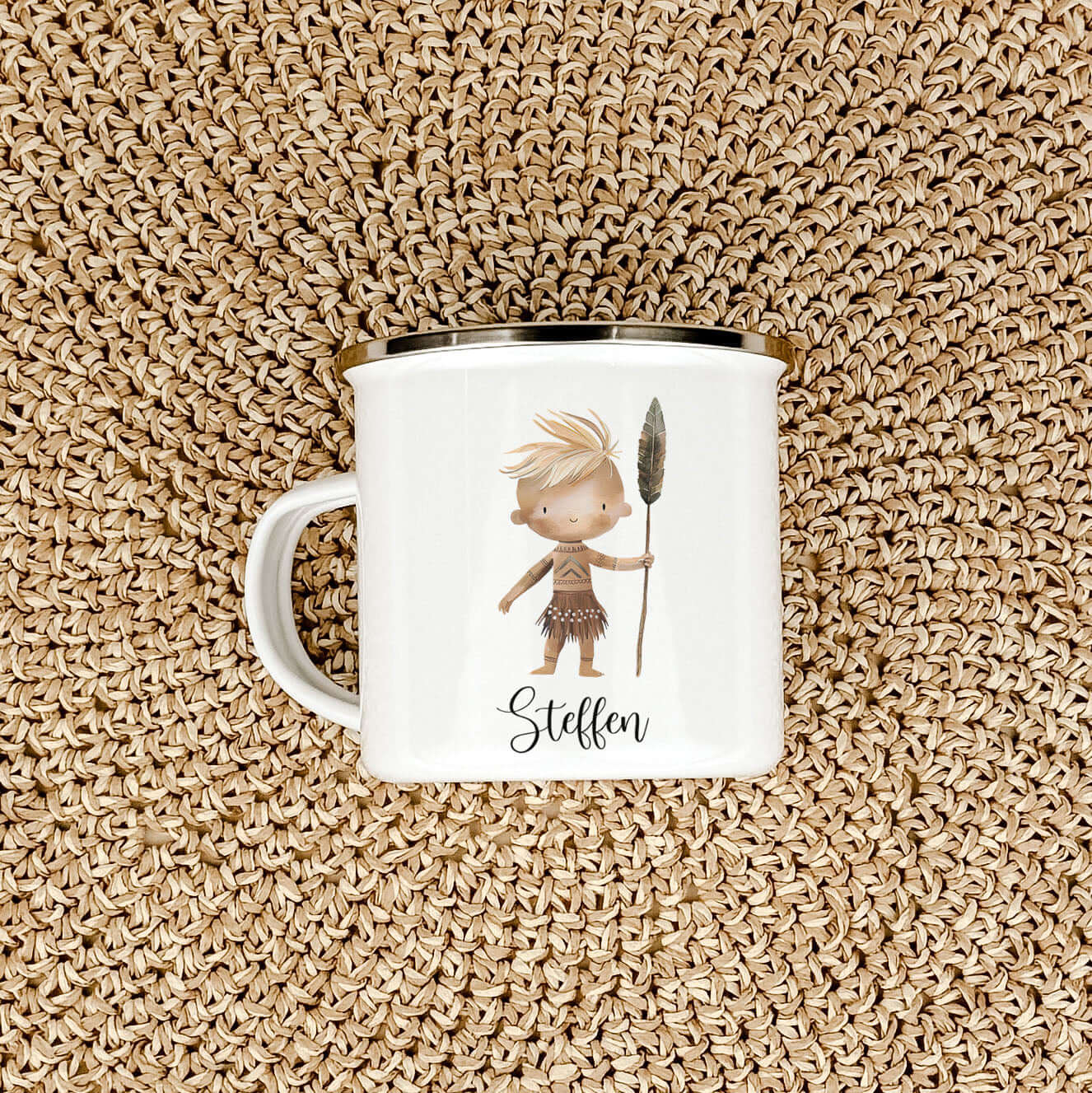 Emaille Tasse Indianer-famprints-Emaille Tasse-Entdecke die zauberhafte Emaille Tasse Indianer, die nicht nur ein praktisches Trinkgefäß ist, sondern auch ein ganz persönliches Geschenk für deine Liebsten. Mit dieser Tasse bringst du Freude in den Alltag