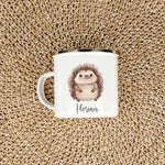 Emaille Tasse Igel-famprints-Emaille Tasse-Entdecke die zauberhafte Emaille Tasse mit einem liebevoll gestalteten Igel in Aquarell-Optik – das perfekte Geschenk, um deinen Kleinen ein Lächeln ins Gesicht zu zaubern! Diese Tasse vereint Funktionalität und