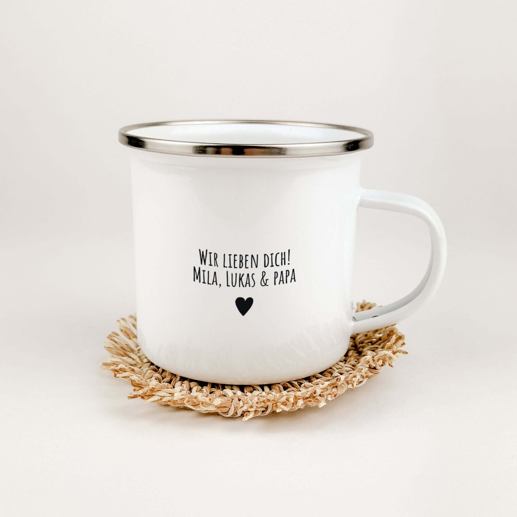 Emaille Tasse beste Mama-famprints-Emaille Tasse-Entdecke die perfekte Art, deiner Mama zu zeigen, wie viel sie dir bedeutet: unsere personalisierte Emaille Tasse beste Mama. Diese Tasse ist nicht nur ein praktisches Geschenk, sondern ein liebevolles Stat