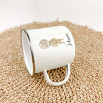 Emaille Tasse Mumie-famprints-Emaille Tasse-Entdecke die zauberhafte Emaille Tasse mit süßer Mumie, die nicht nur ein praktisches Trinkgefäß ist, sondern auch ein echtes Schmuckstück für kleine Abenteurer. Diese personalisierte Tasse bringt Freude in den