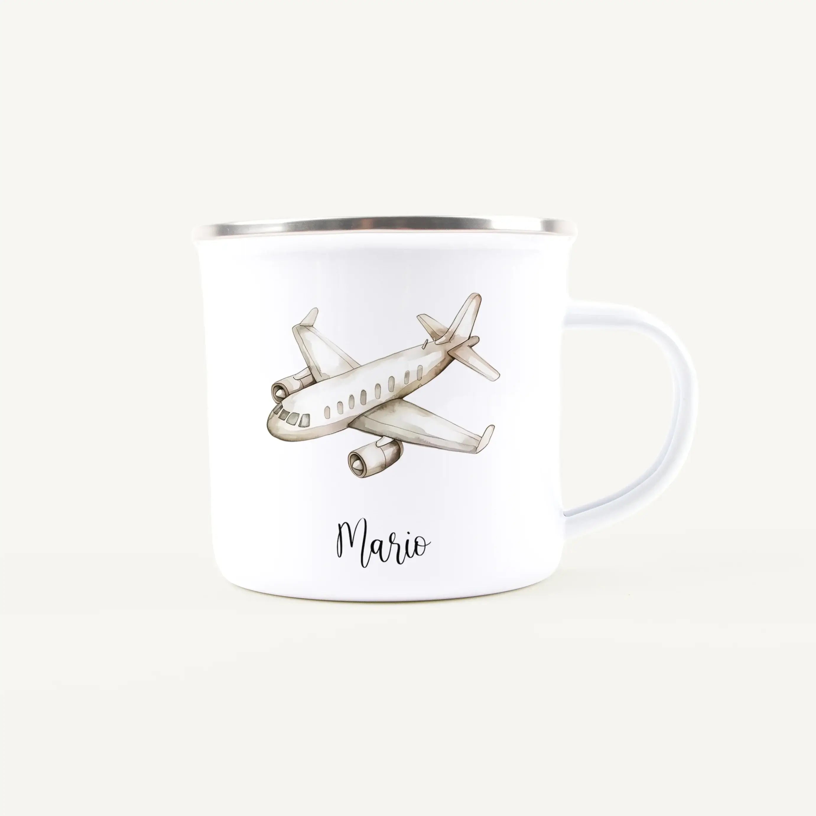 Emaille Tasse Flugzeug-Emaille Tasse-famprints-Die Emaille Tasse Flugzeug von famprints ist genau das Richtige, wenn du ein persönliches Geschenk für Kinder suchst, die Flugzeuge lieben. Das liebevoll gestaltete Motiv zeigt mehrere Flugzeugillustrationen