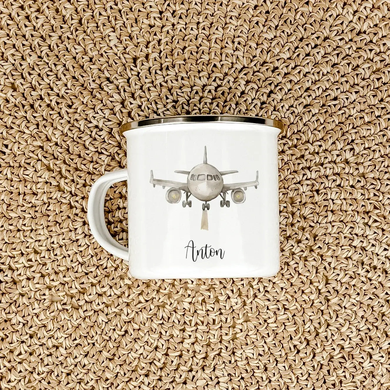 Emaille Tasse Flugzeug-Emaille Tasse-famprints-Entdecke unsere einzigartige Emaille Tasse Flugzeug – das perfekte Geschenk für kleine Flugzeugfans! Die Tasse zeigt vier verschiedene Flugzeug-Designs in stilvoller Wasserfarbe-Optik, die Kinderherzen höhers