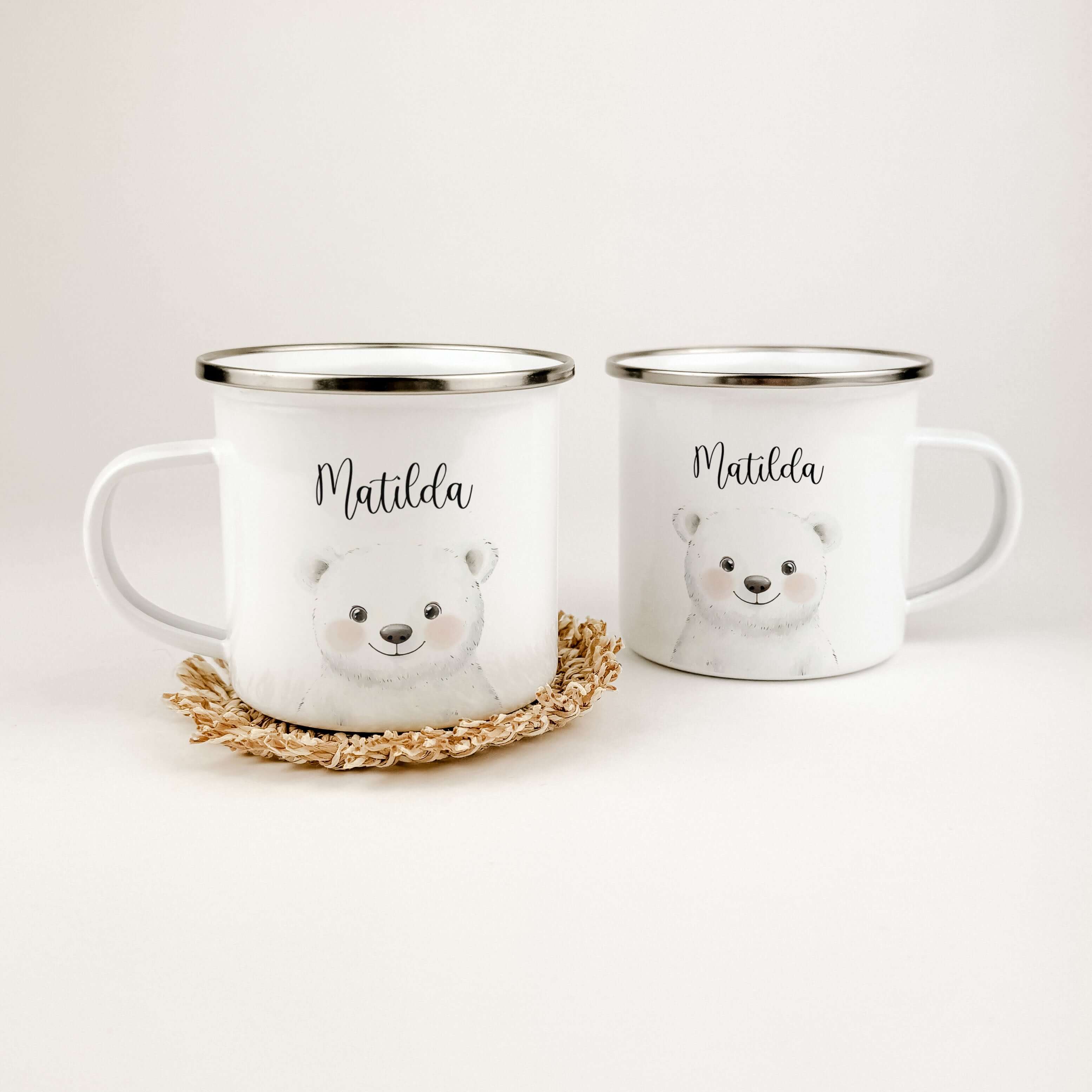 Emaille Tasse Eisbär Portrait-famprints-Emaille Tasse-Entdecke die wunderbare Emaille Tasse Eisbär Portrait – ein persönliches Highlight für jedes Kind! Diese liebevoll gestaltete Emaille Tasse personalisiert bringt ein wunderschönes Eisbären-Portrait in