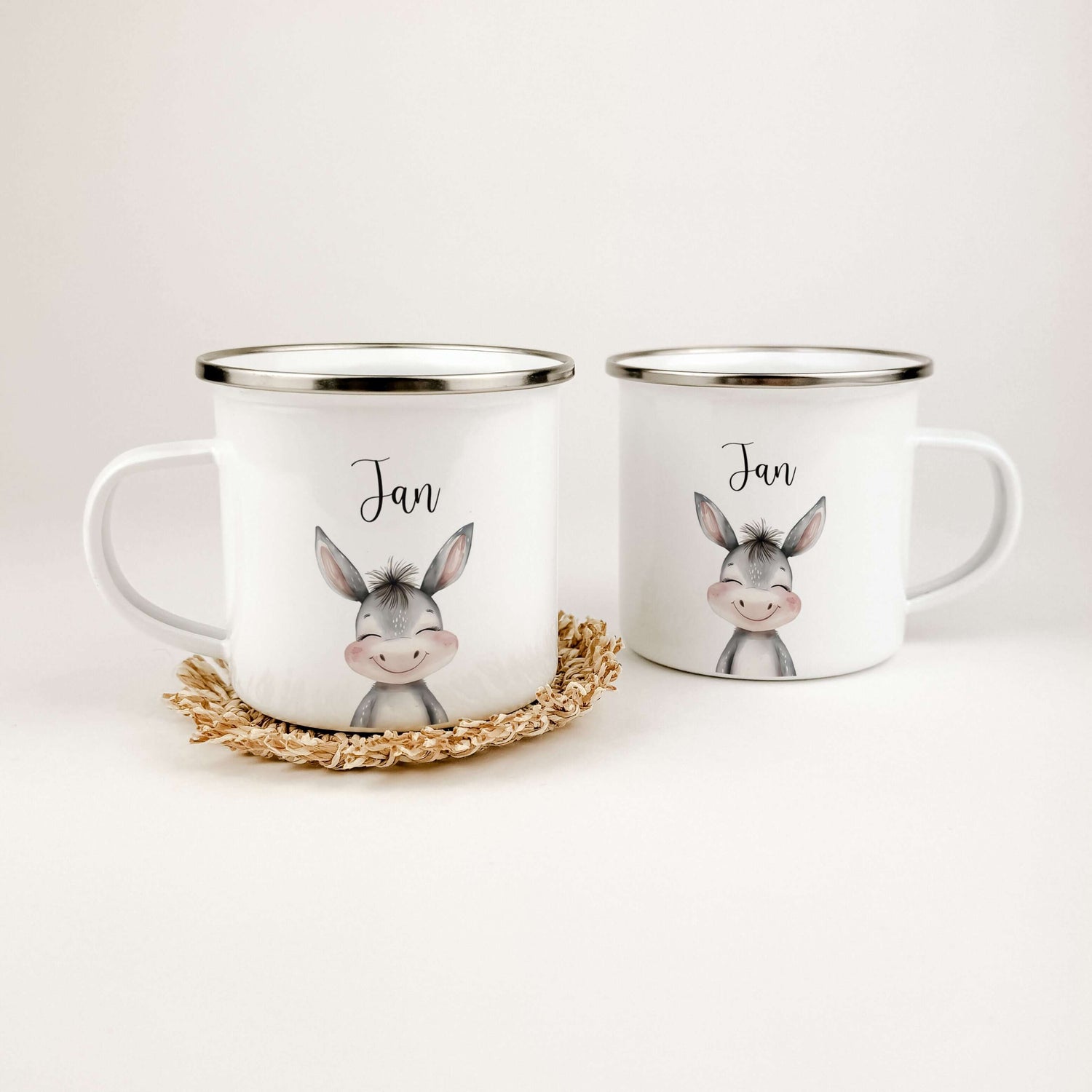Emaille Tasse Esel Portrait-famprints-Emaille Tasse-Entdecke die einzigartige Emaille Tasse Esel Portrait – das ideale personalisierte Geschenk für Kinder! Mit einem bezaubernden Esel-Porträt in schöner Aquarell-Optik wird diese Emaille Tasse personalisie