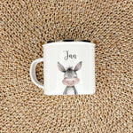 Emaille Tasse Esel Portrait-famprints-Emaille Tasse-Entdecke die einzigartige Emaille Tasse Esel Portrait – das ideale personalisierte Geschenk für Kinder! Mit einem bezaubernden Esel-Porträt in schöner Aquarell-Optik wird diese Emaille Tasse personalisie