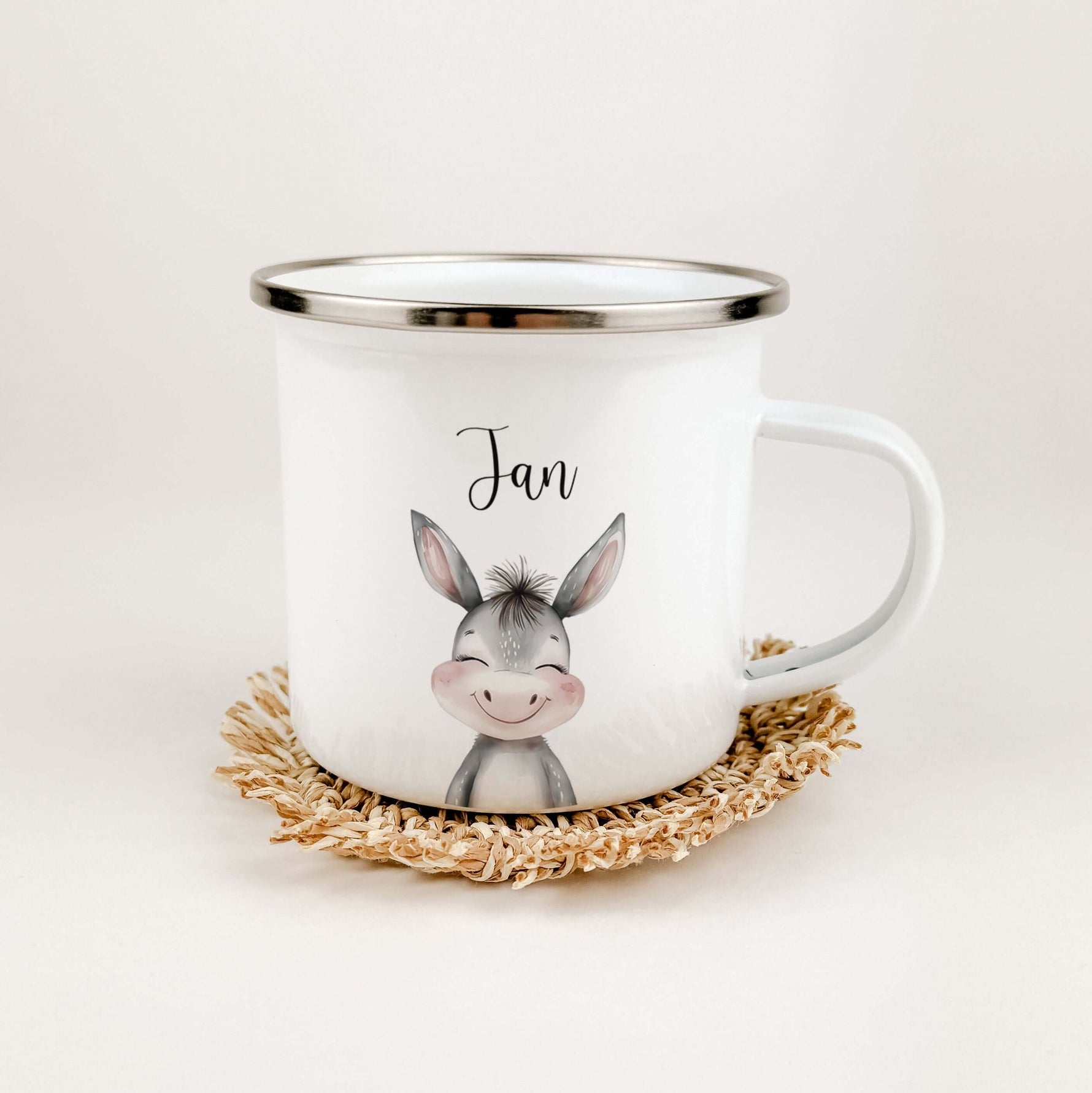 Emaille Tasse Esel Portrait-famprints-Emaille Tasse-Entdecke die einzigartige Emaille Tasse Esel Portrait – das ideale personalisierte Geschenk für Kinder! Mit einem bezaubernden Esel-Porträt in schöner Aquarell-Optik wird diese Emaille Tasse personalisie