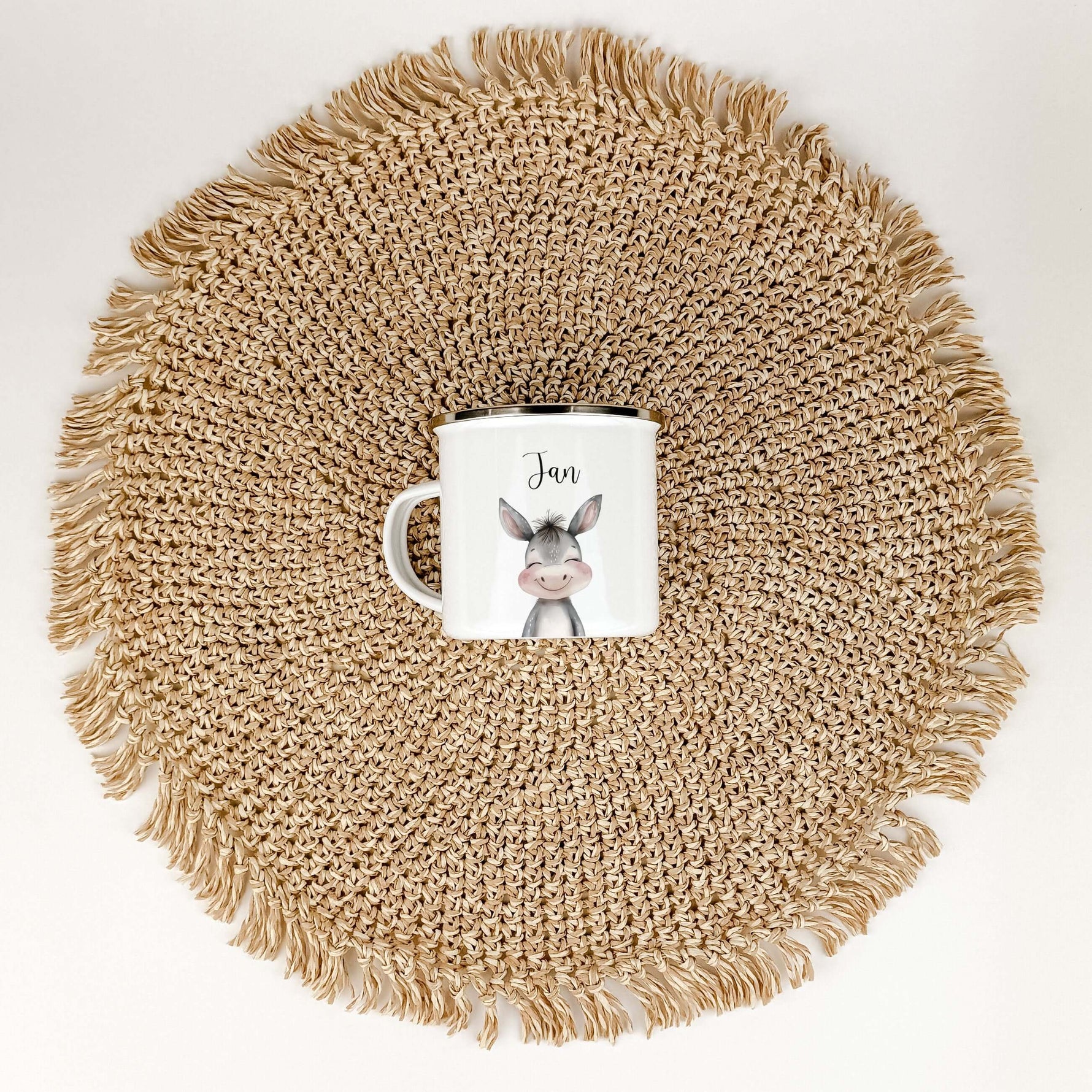 Emaille Tasse Esel Portrait-famprints-Emaille Tasse-Entdecke die einzigartige Emaille Tasse Esel Portrait – das ideale personalisierte Geschenk für Kinder! Mit einem bezaubernden Esel-Porträt in schöner Aquarell-Optik wird diese Emaille Tasse personalisie
