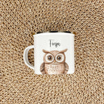 Emaille Tasse Eule Portrait-famprints-Emaille Tasse-Entdecke die zauberhafte Emaille Tasse Eule Portrait – das ideale personalisierte Geschenk für Kinder! Egal ob zur Einschulung, Taufe, Ostern, Weihnachten oder an Geburtstagen, diese Emaille Tasse person